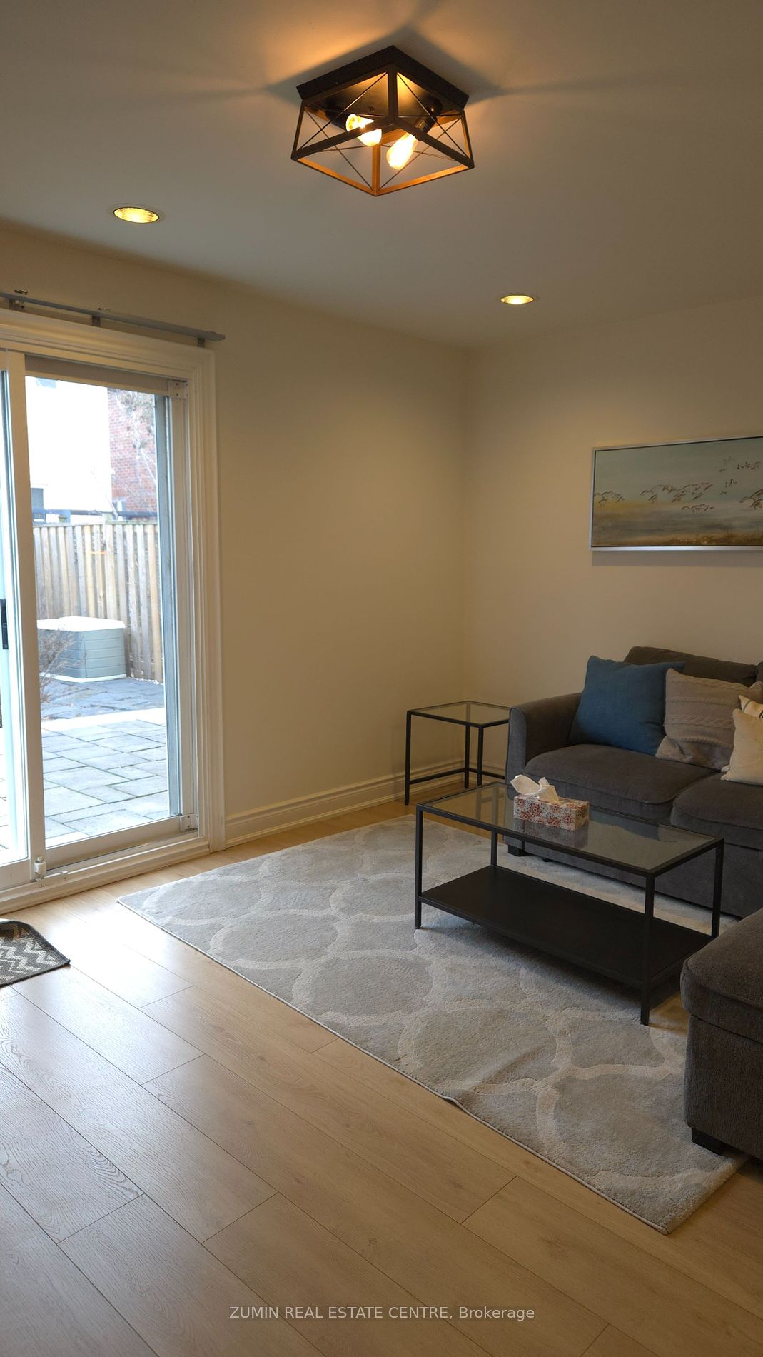 1027 Caven St Property Photo 8