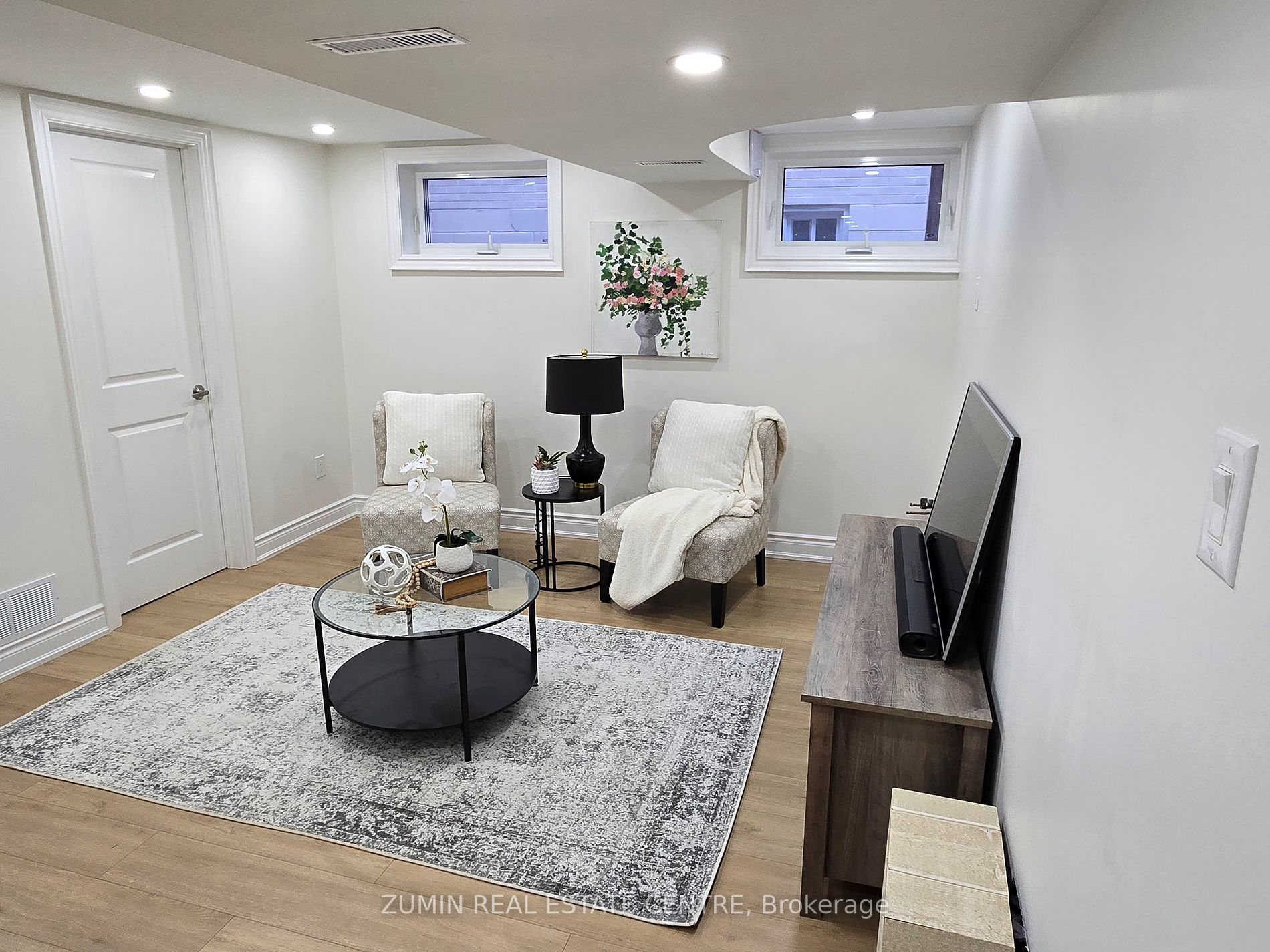 1027 Caven St Property Photo 10