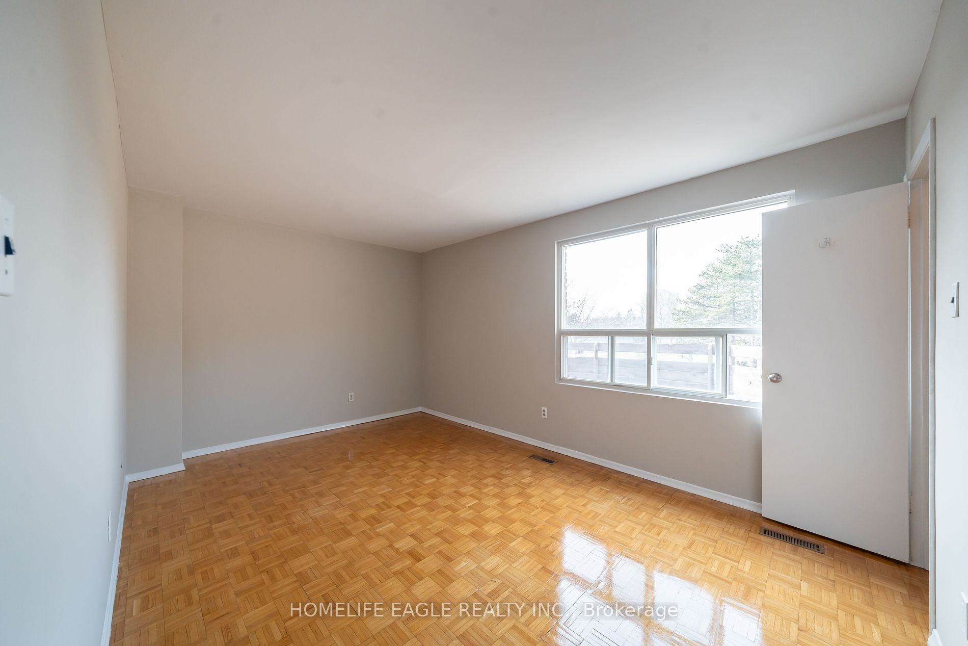 1237 White Oaks Blvd 1237 Property Photo 5