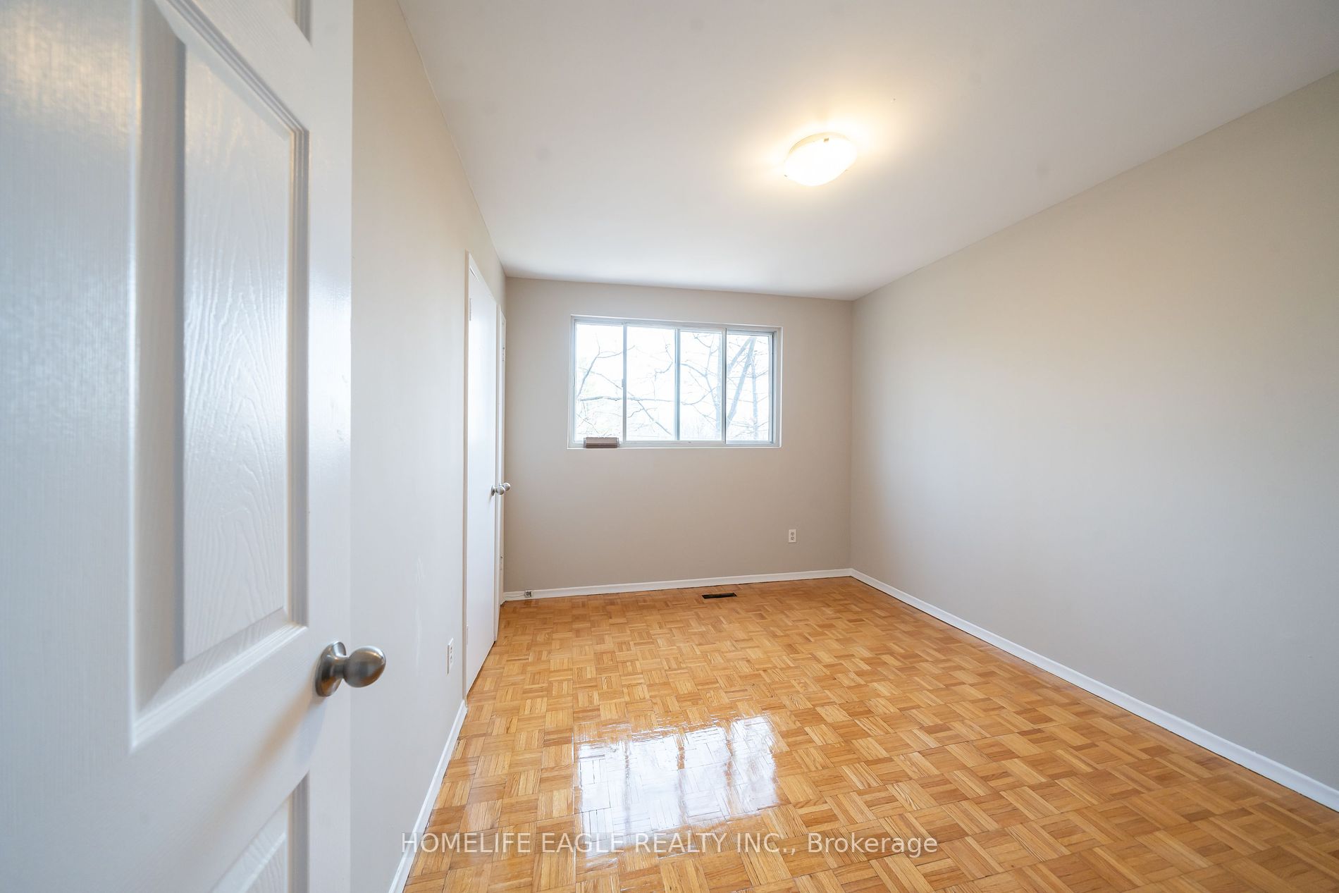 1237 White Oaks Blvd 1237 Property Photo 6