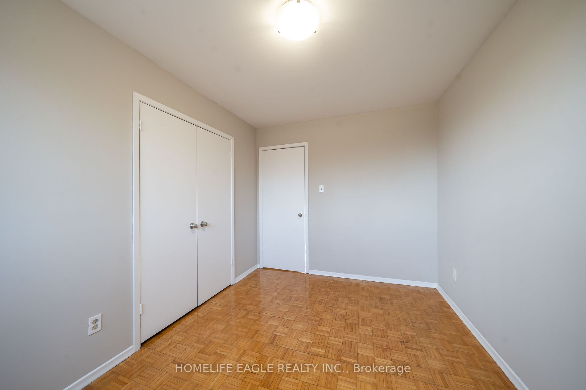 1237 White Oaks Blvd 1237 Property Photo 10