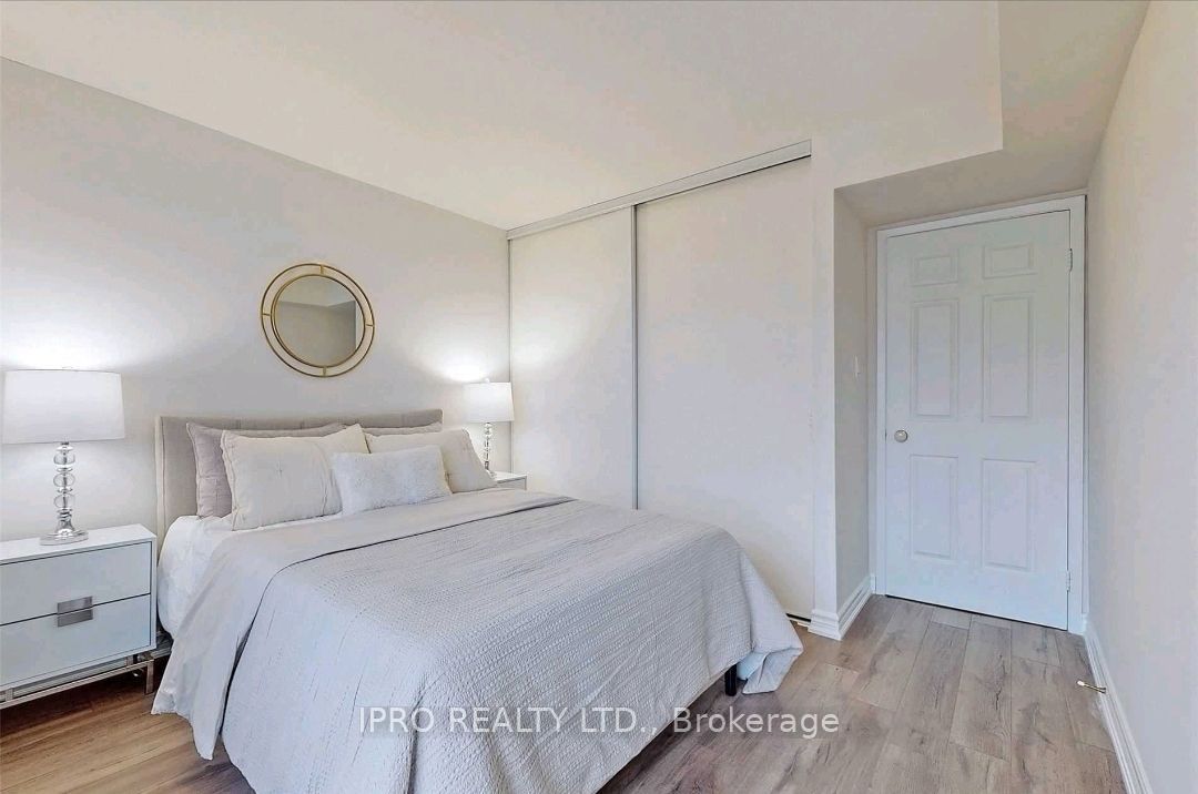 55 Kingsbridge Garden Circ 12 Property Photo 3