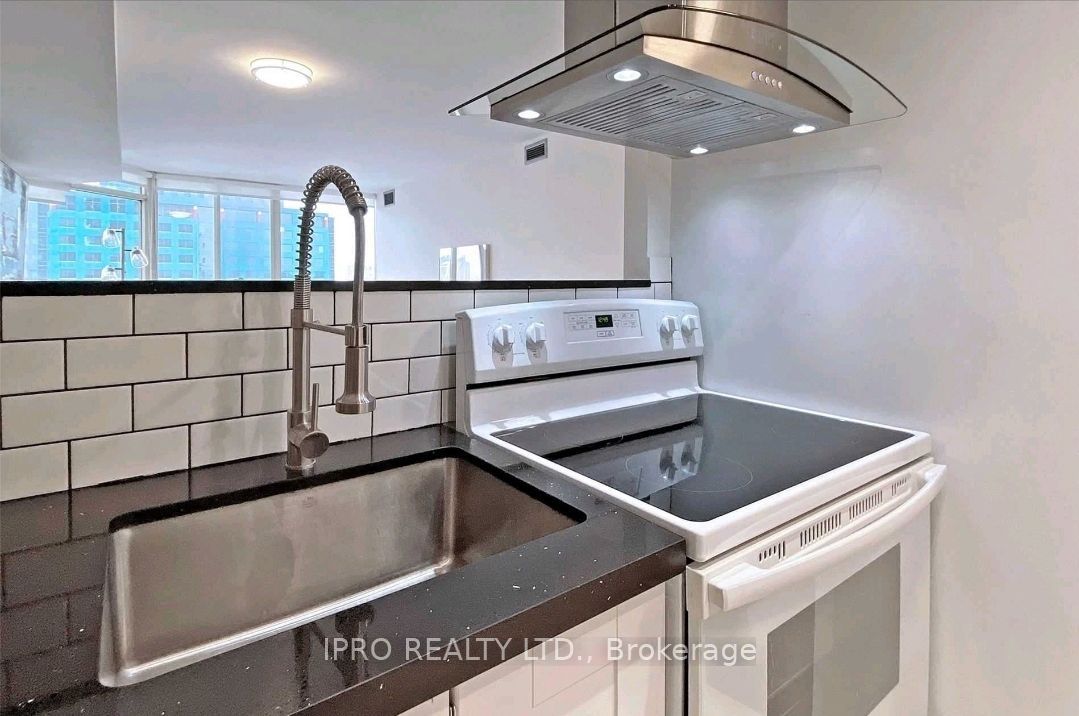 55 Kingsbridge Garden Circ 12 Property Photo 7