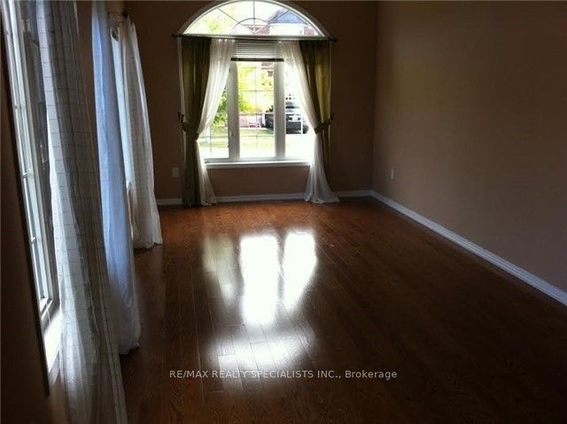 3239 Munson Cres Property Photo 3