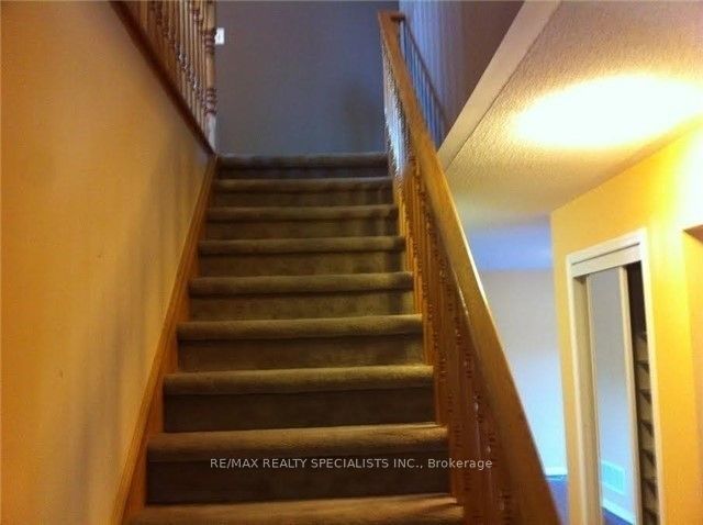 3239 Munson Cres Property Photo 6