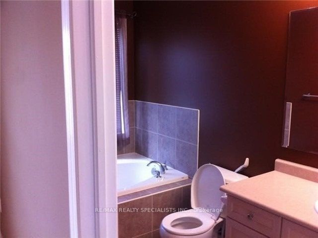 3239 Munson Cres Property Photo 9