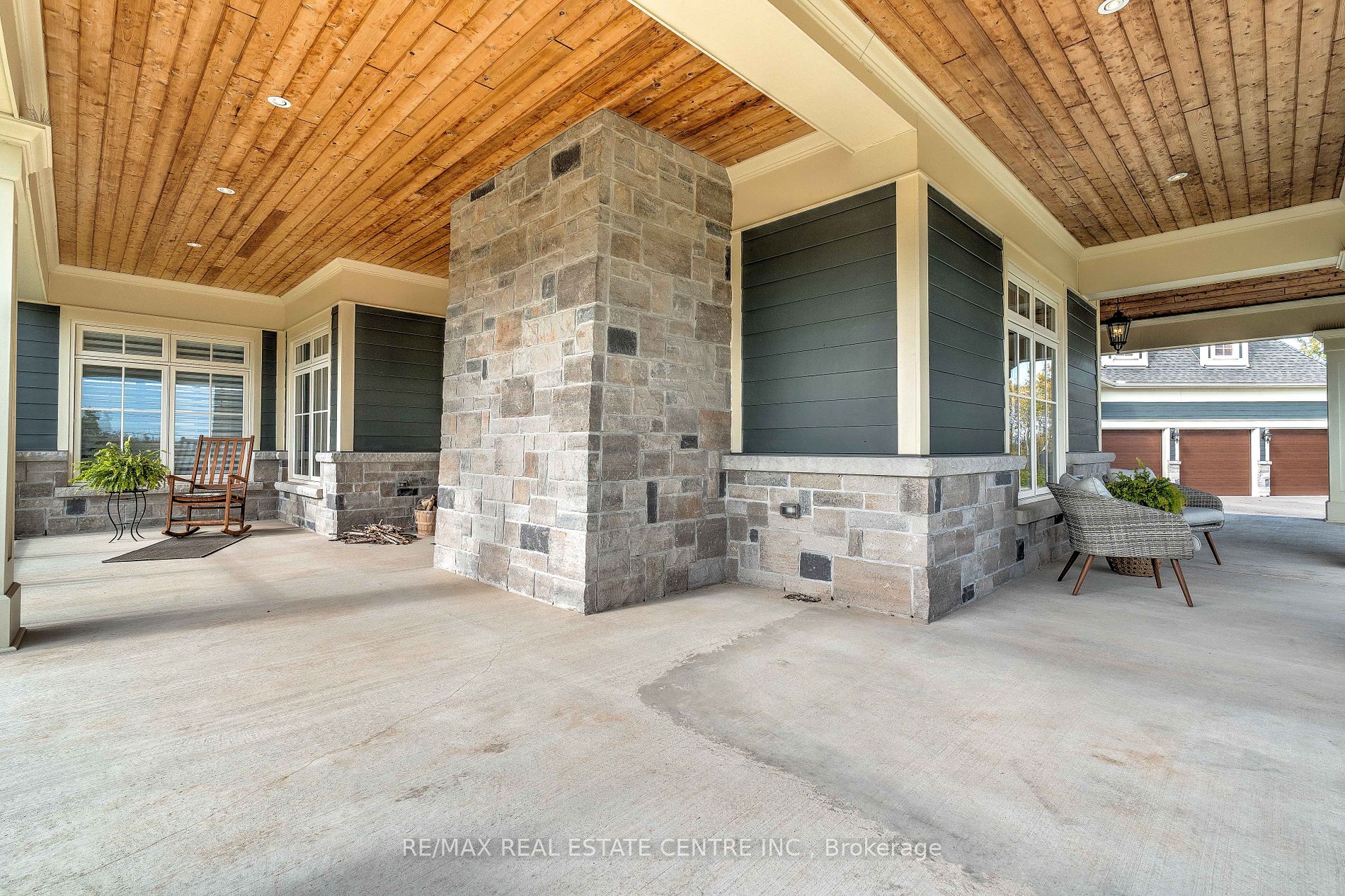4496 Henderson Rd Property Photo 15