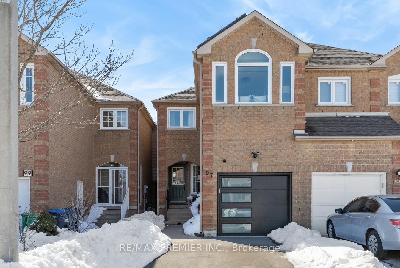 97 Lent Cres Property Photo 3
