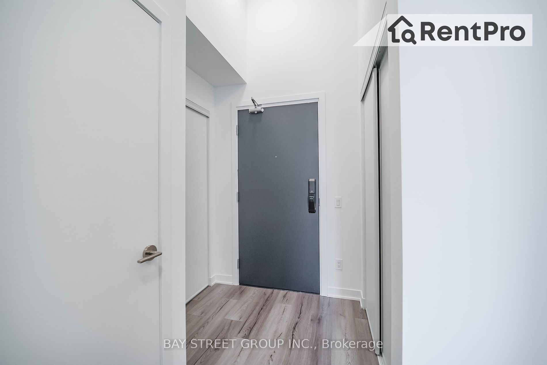 405 Dundas St W 20 Property Photo 4