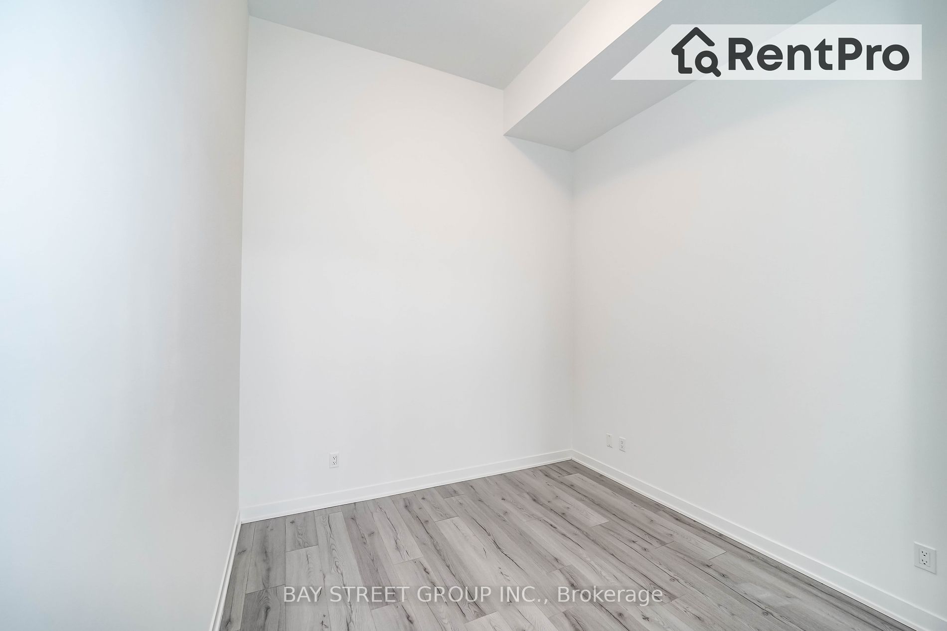 405 Dundas St W 20 Property Photo 10