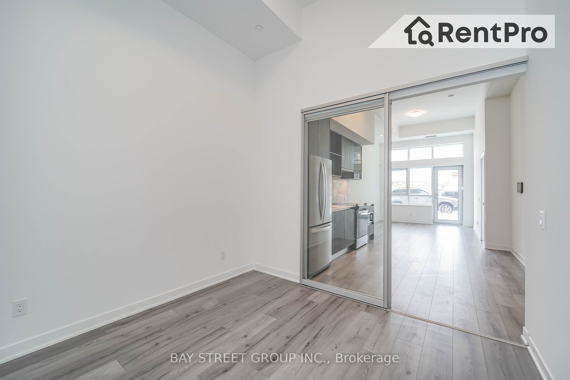 405 Dundas St W 20 Property Photo 11