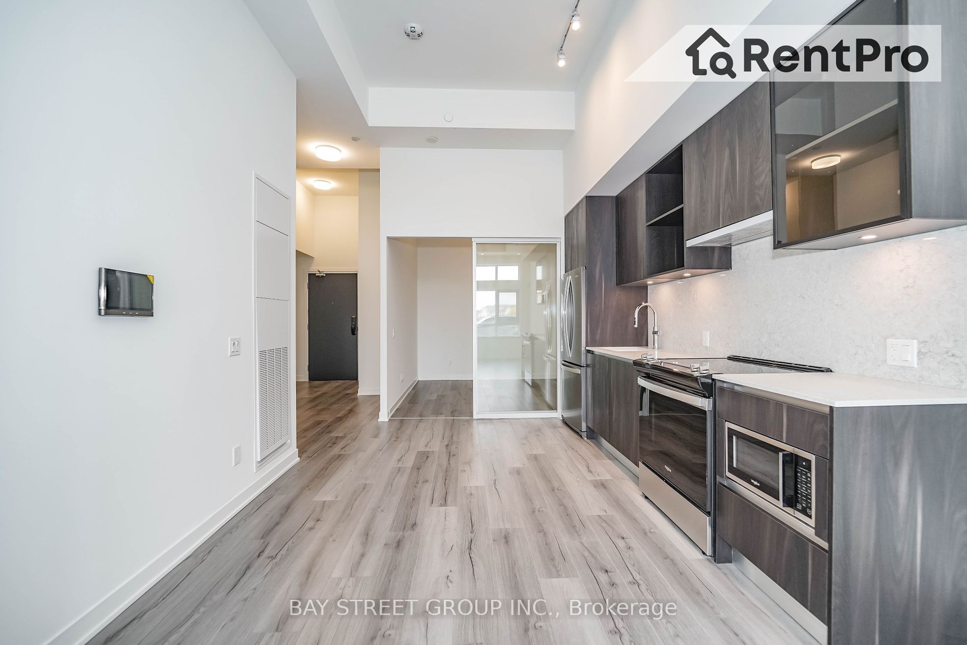 405 Dundas St W 20 Property Photo 13