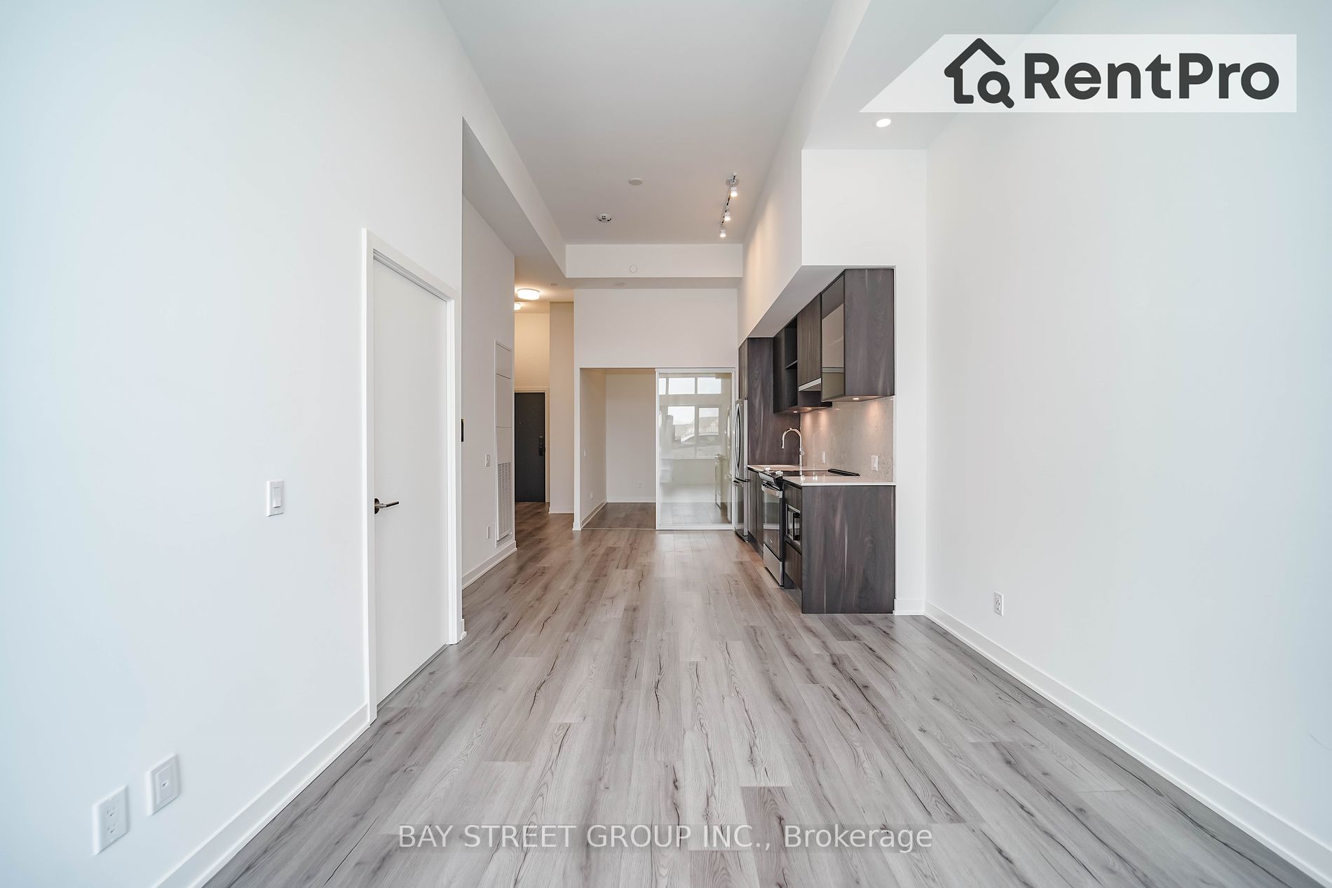 405 Dundas St W 20 Property Photo 16