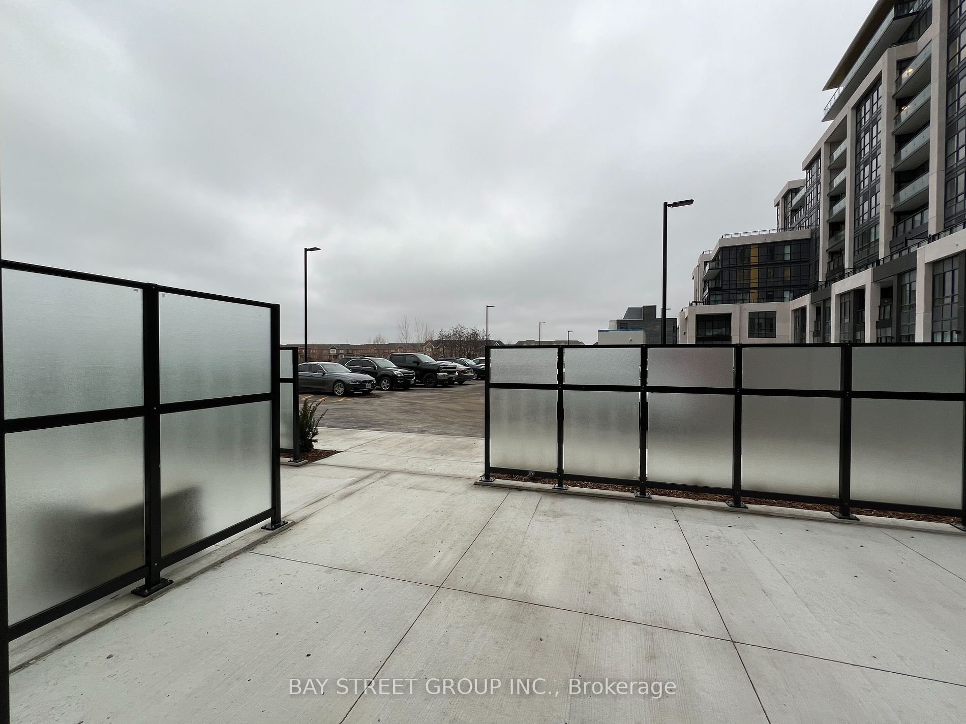405 Dundas St W 20 Property Photo 23
