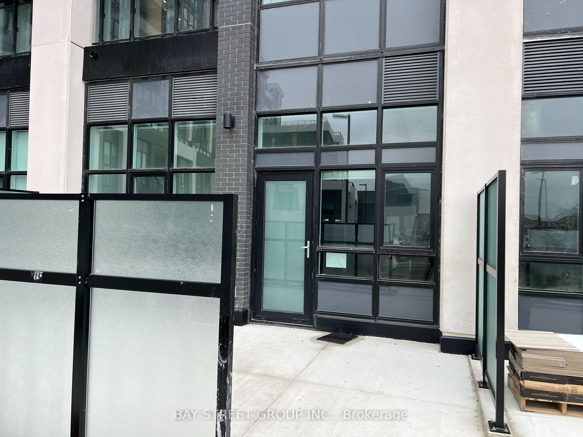405 Dundas St W 20 Property Photo 24