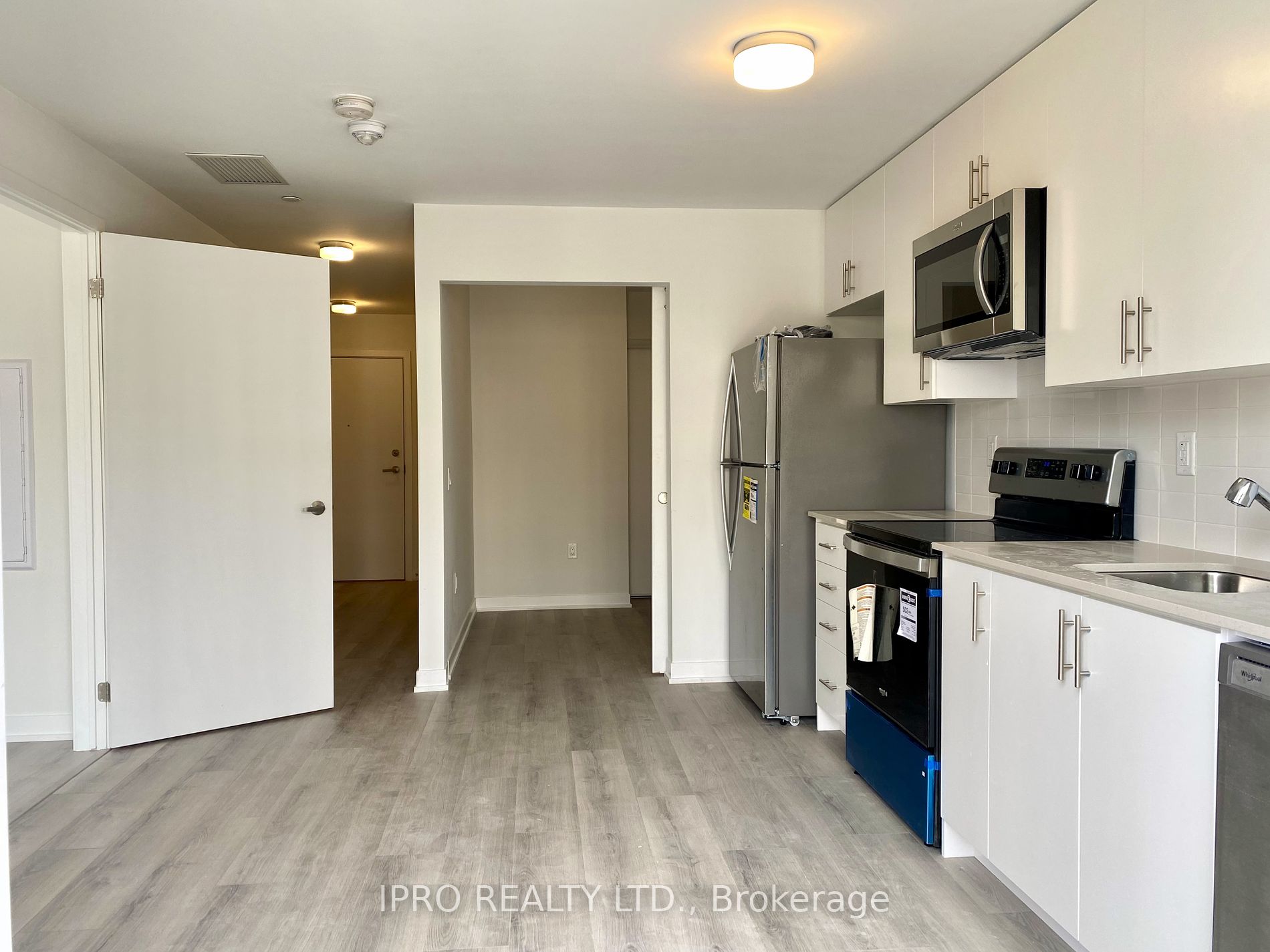3401 Ridgeway Dr 304 Property Photo 2