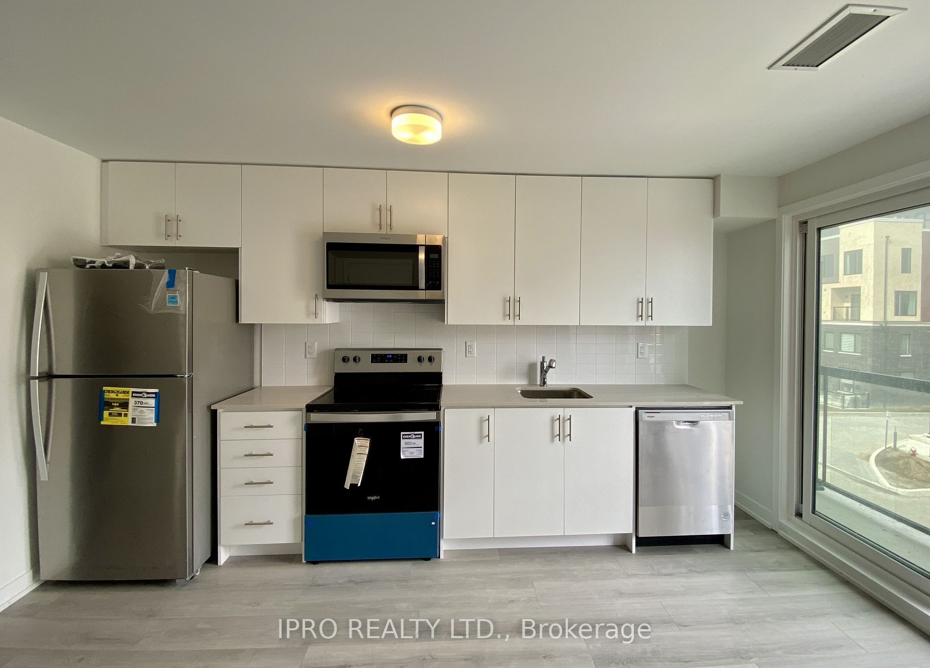 3401 Ridgeway Dr 304 Property Photo 4