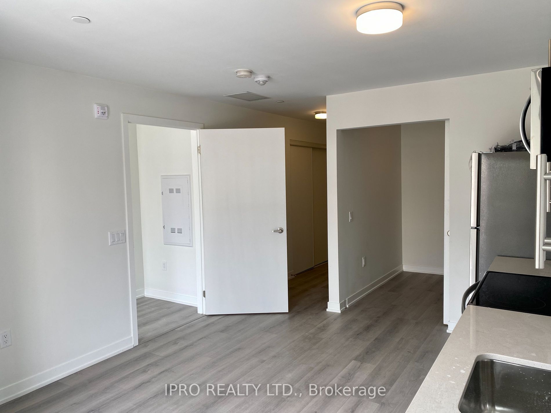 3401 Ridgeway Dr 304 Property Photo 8