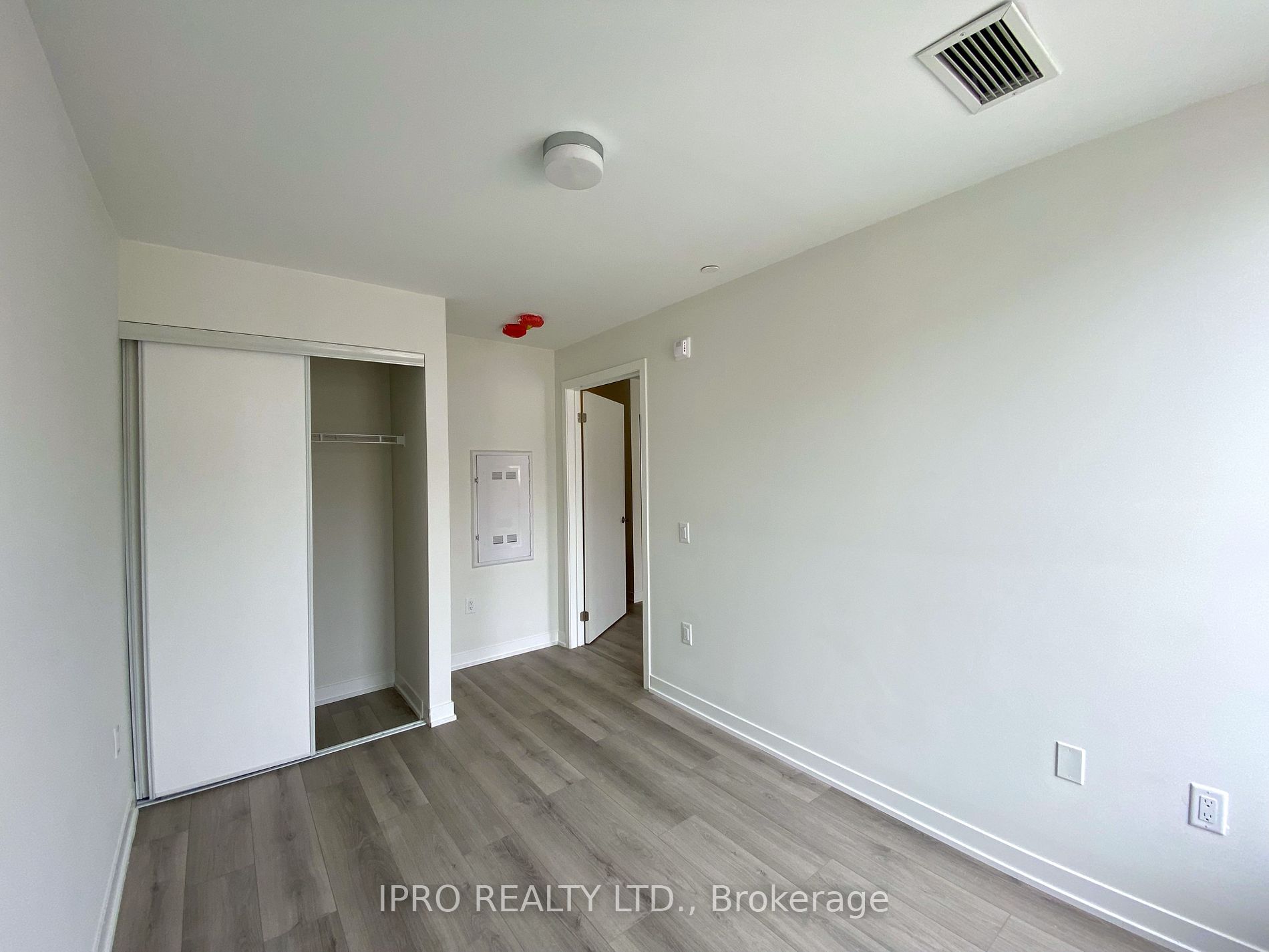 3401 Ridgeway Dr 304 Property Photo 10
