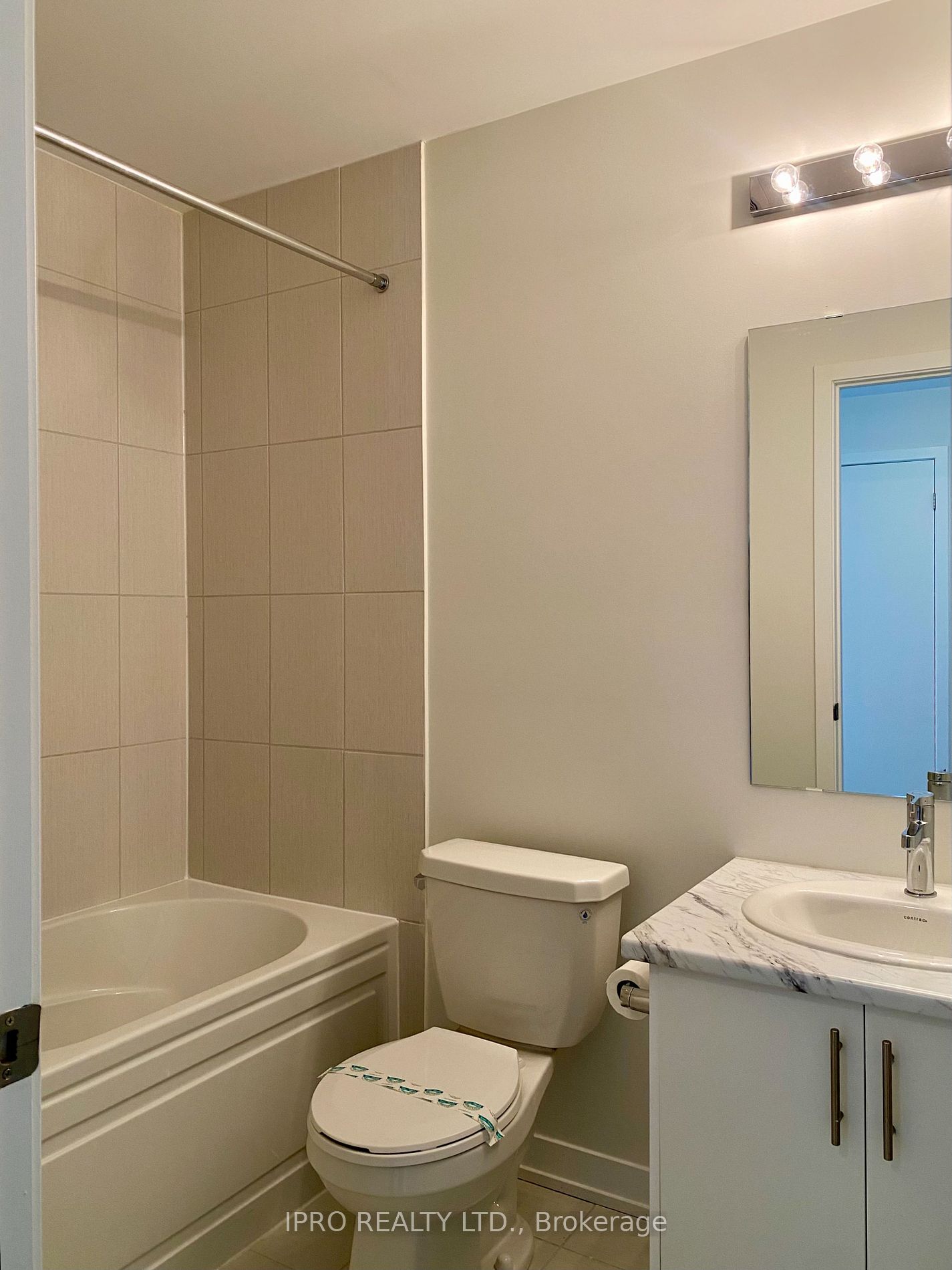 3401 Ridgeway Dr 304 Property Photo 13