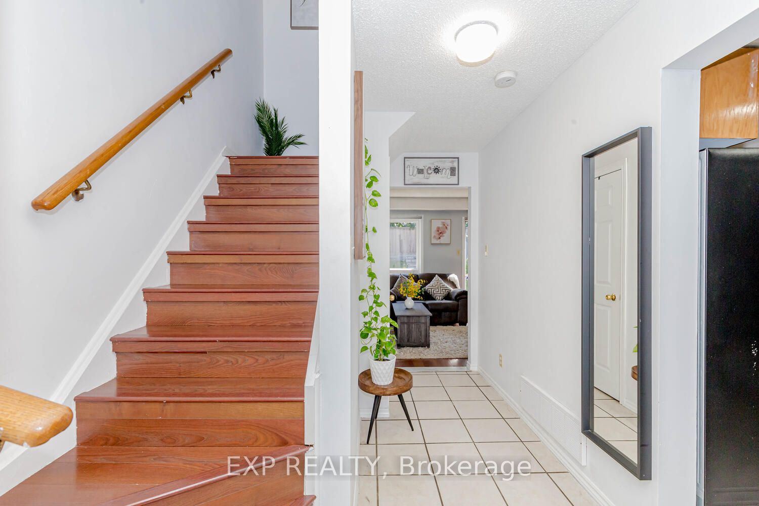 152 Timberlane Dr N Property Photo 4