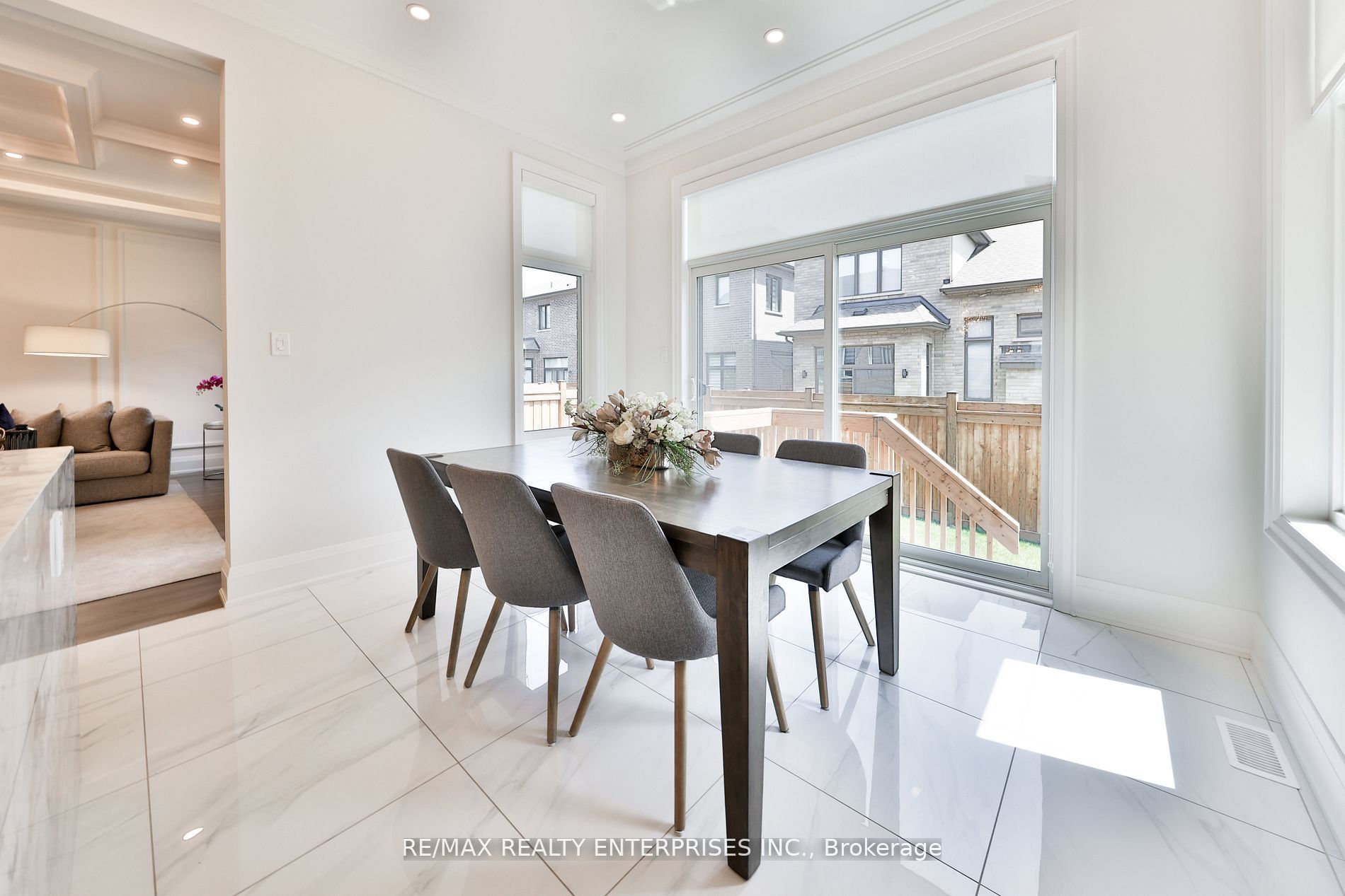 1491 Lakeport Cres Property Photo 12