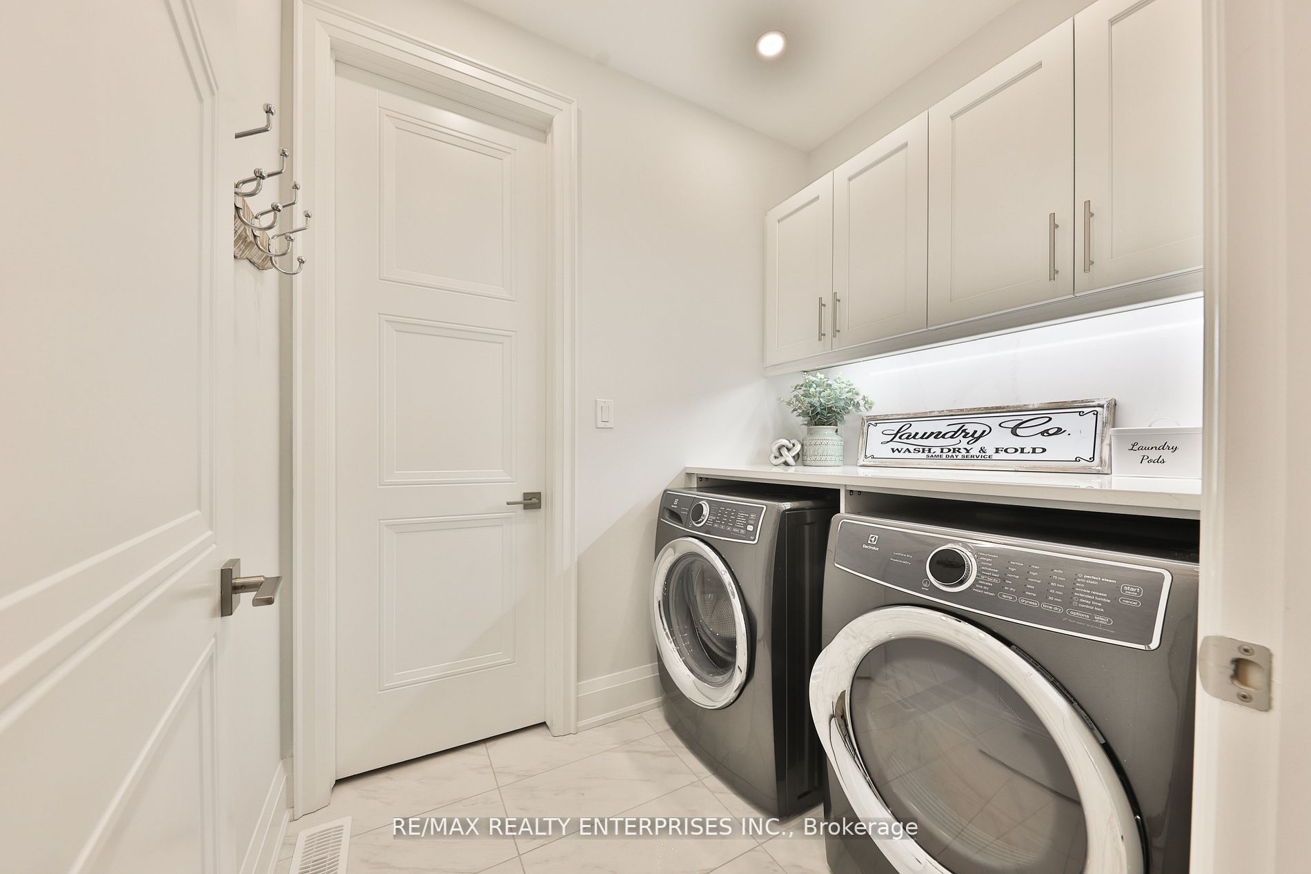 1491 Lakeport Cres Property Photo 21