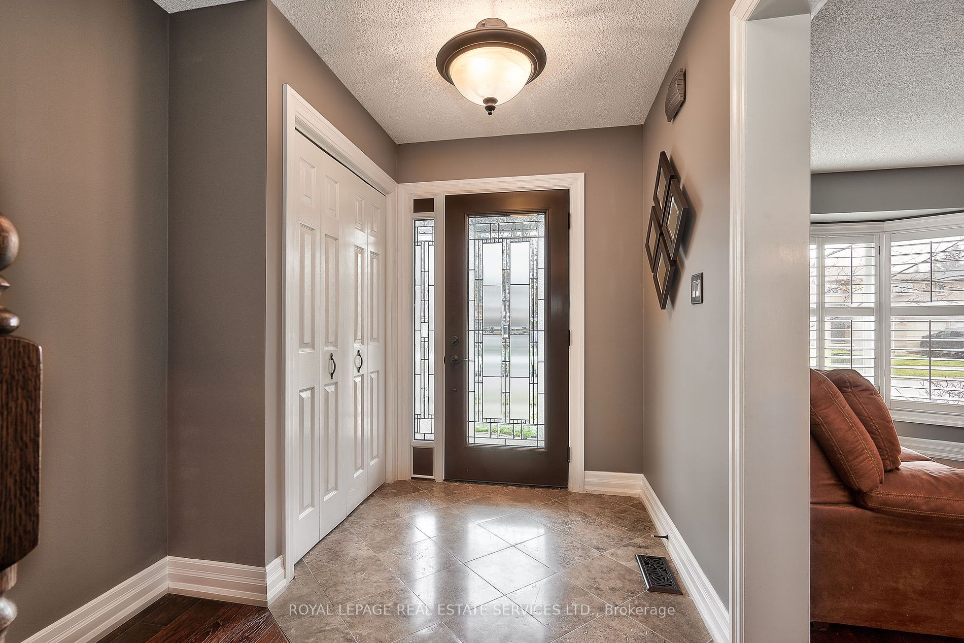 2215 Oakridge Cres Property Photo 5