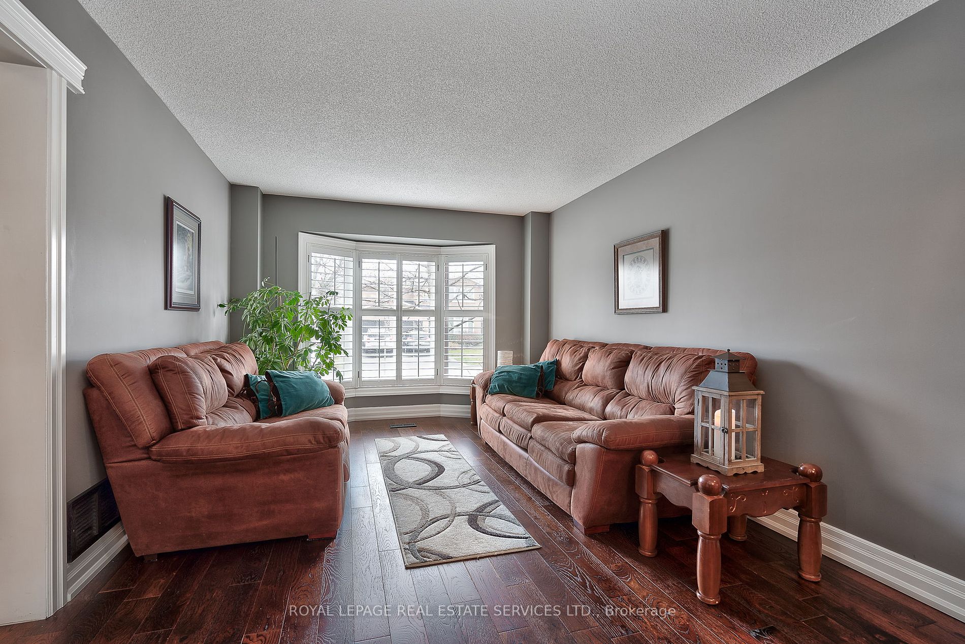 2215 Oakridge Cres Property Photo 7