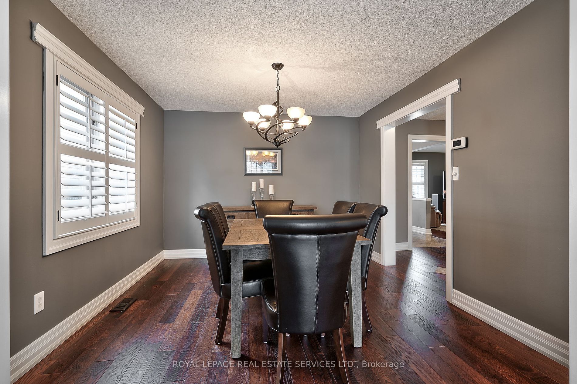 2215 Oakridge Cres Property Photo 10