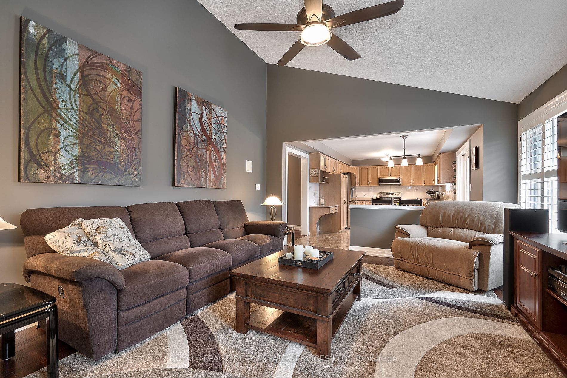 2215 Oakridge Cres Property Photo 15