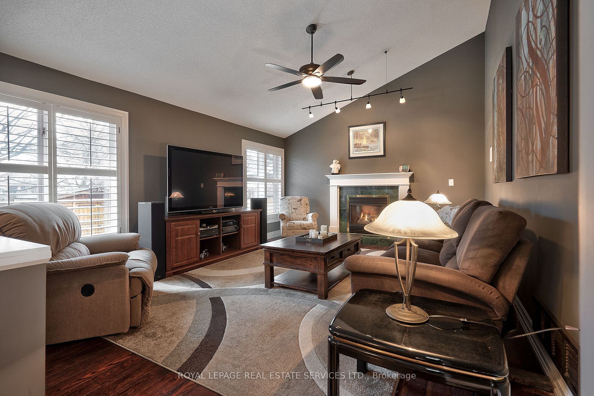 2215 Oakridge Cres Property Photo 16