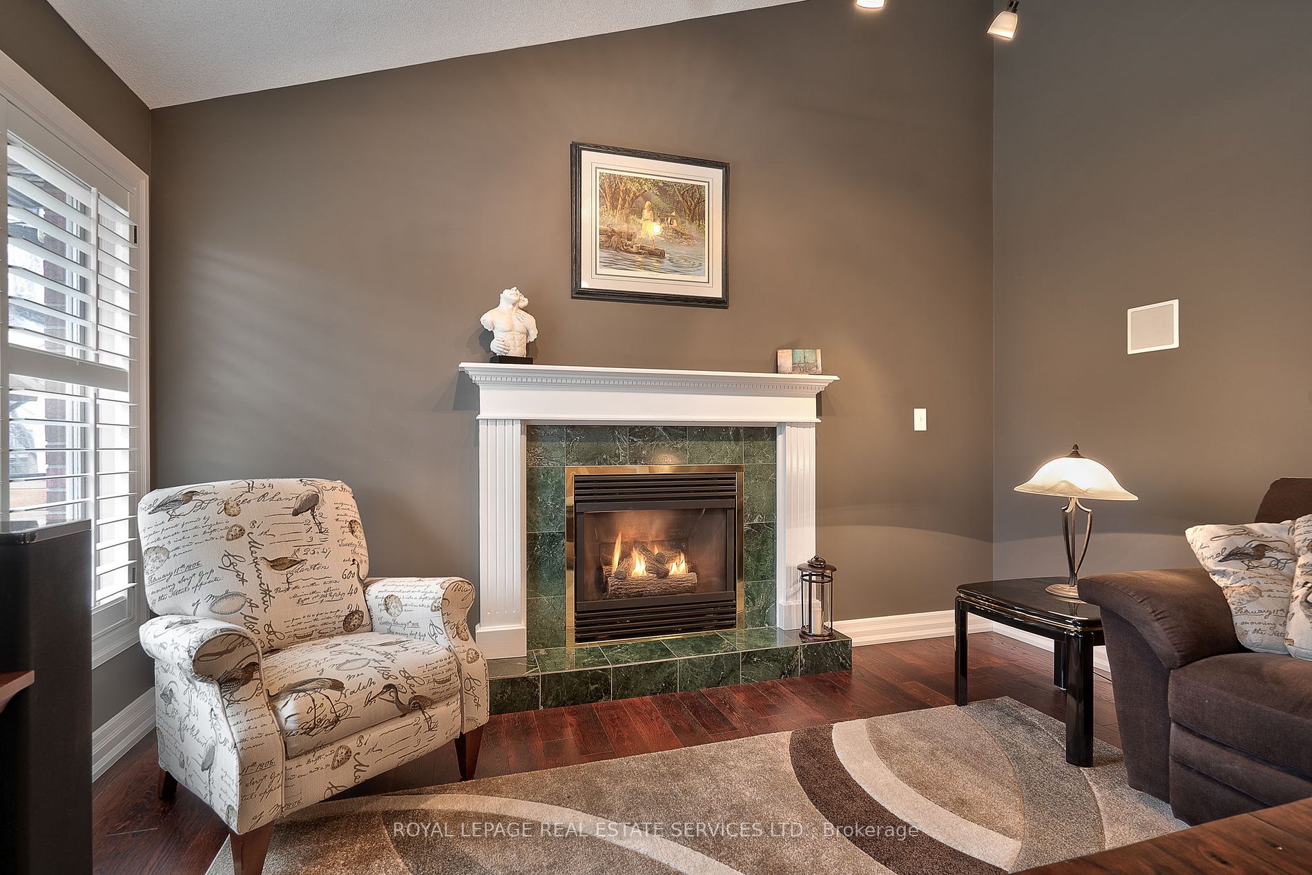 2215 Oakridge Cres Property Photo 17