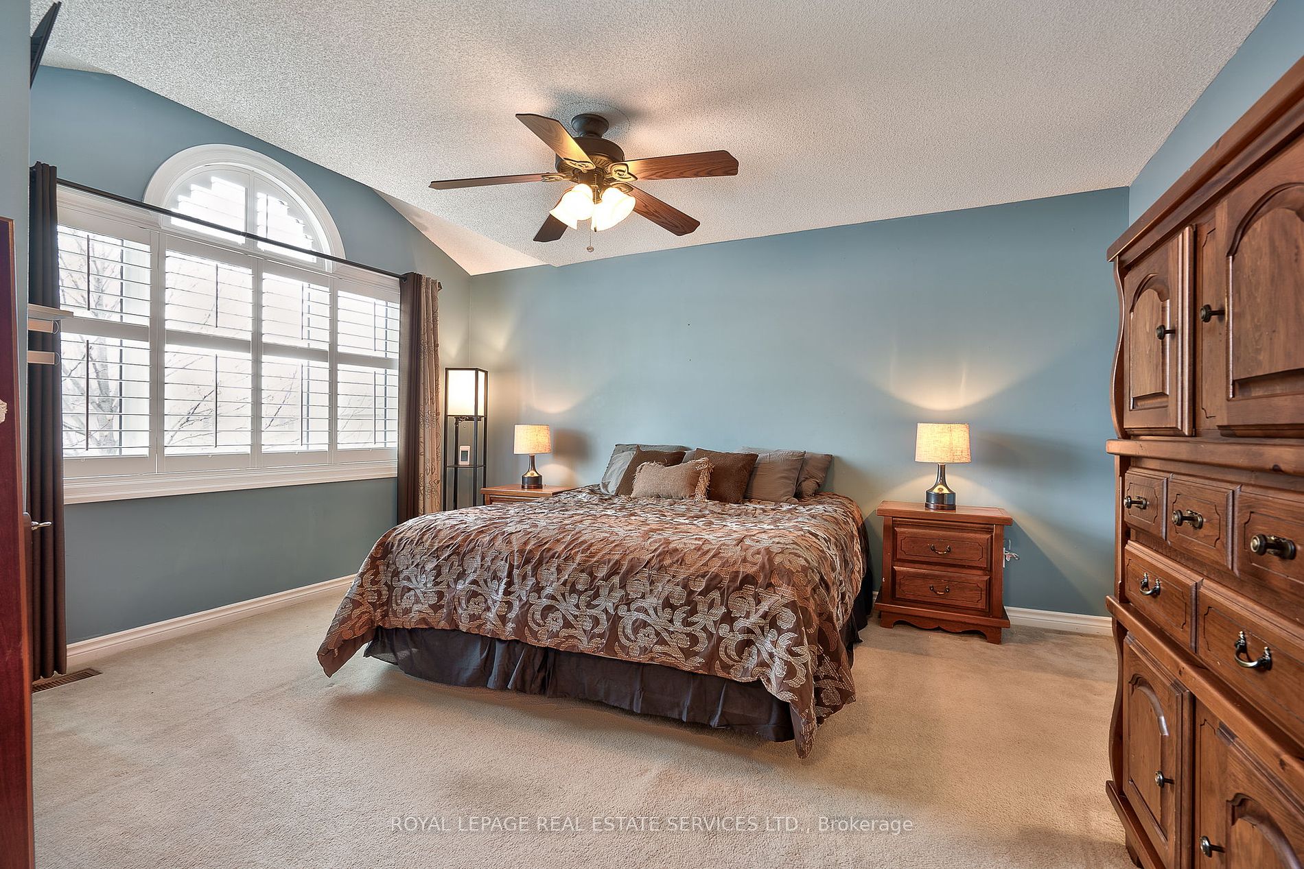 2215 Oakridge Cres Property Photo 21