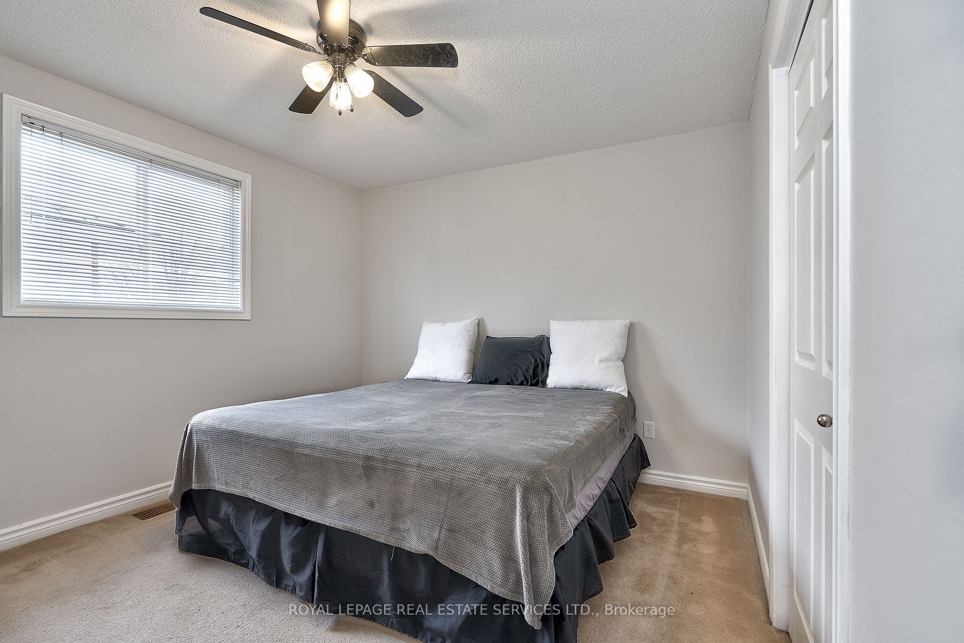 2215 Oakridge Cres Property Photo 27