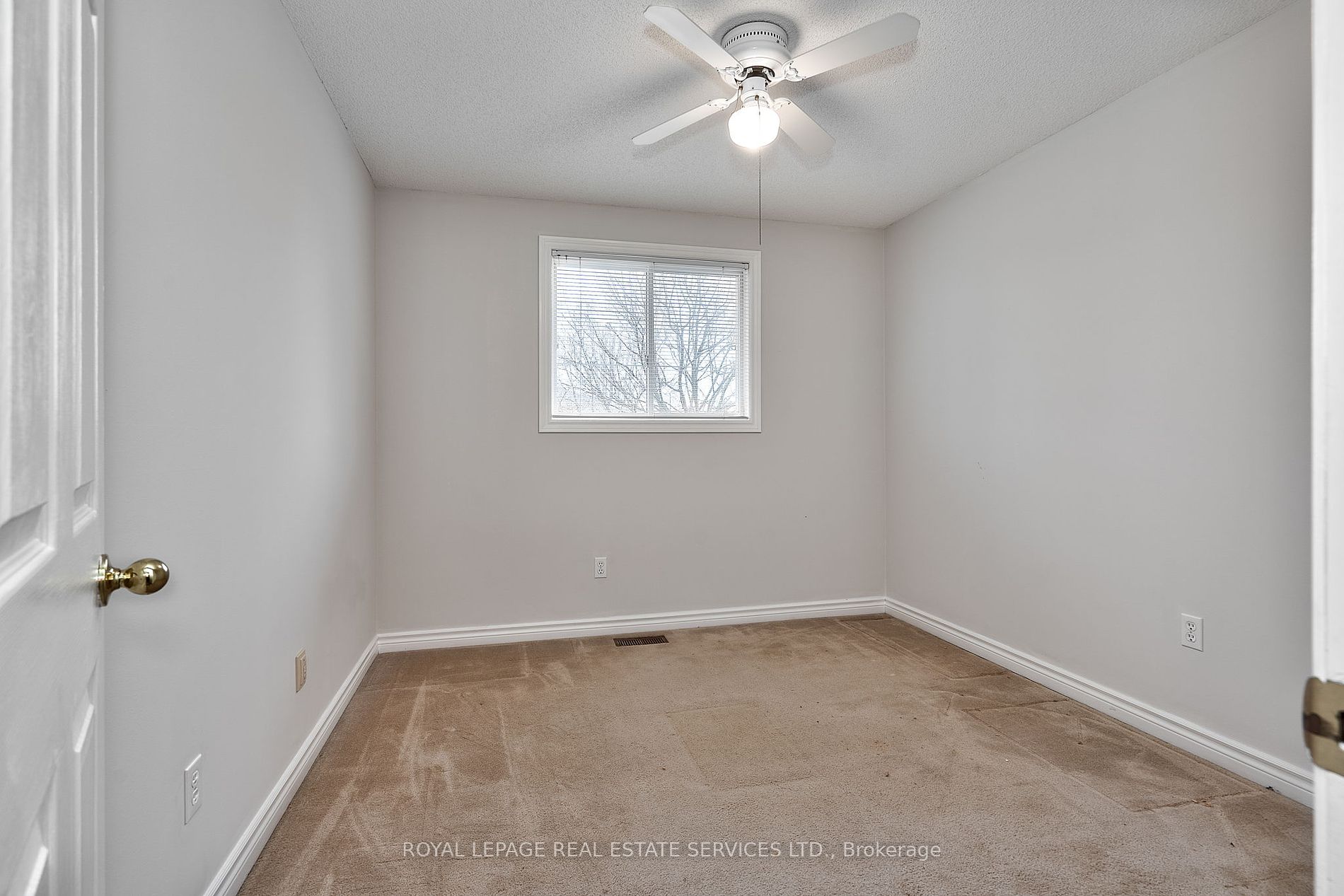 2215 Oakridge Cres Property Photo 28