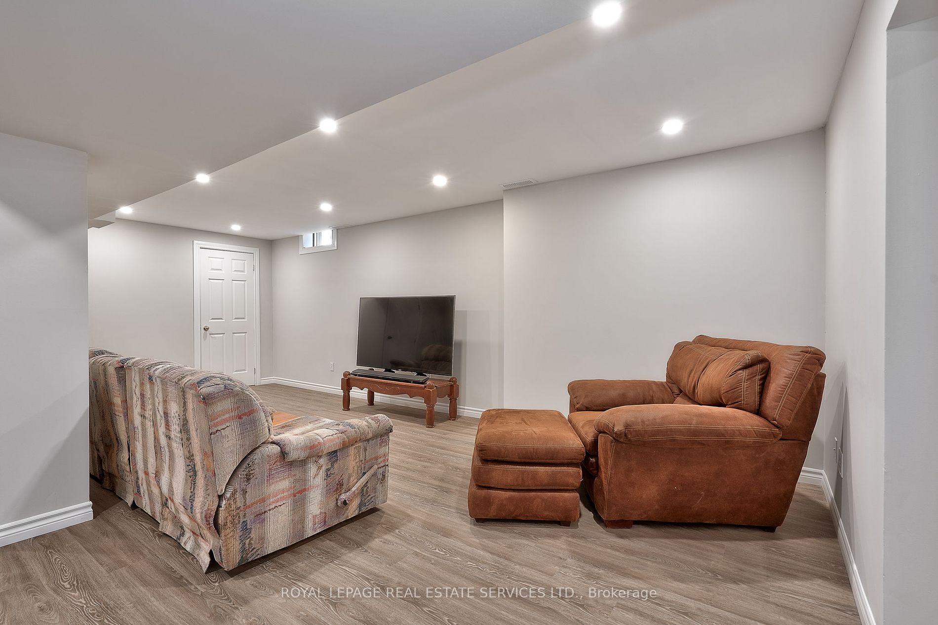 2215 Oakridge Cres Property Photo 33