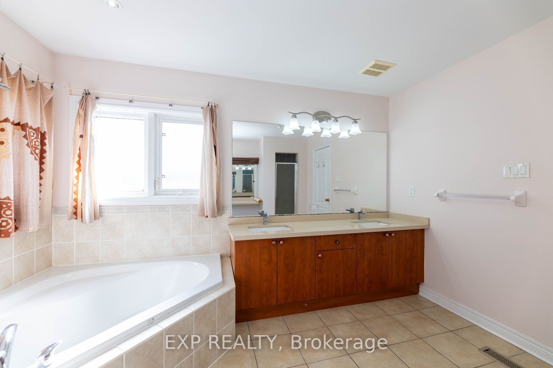 11 Cairnburg Dr Property Photo 17