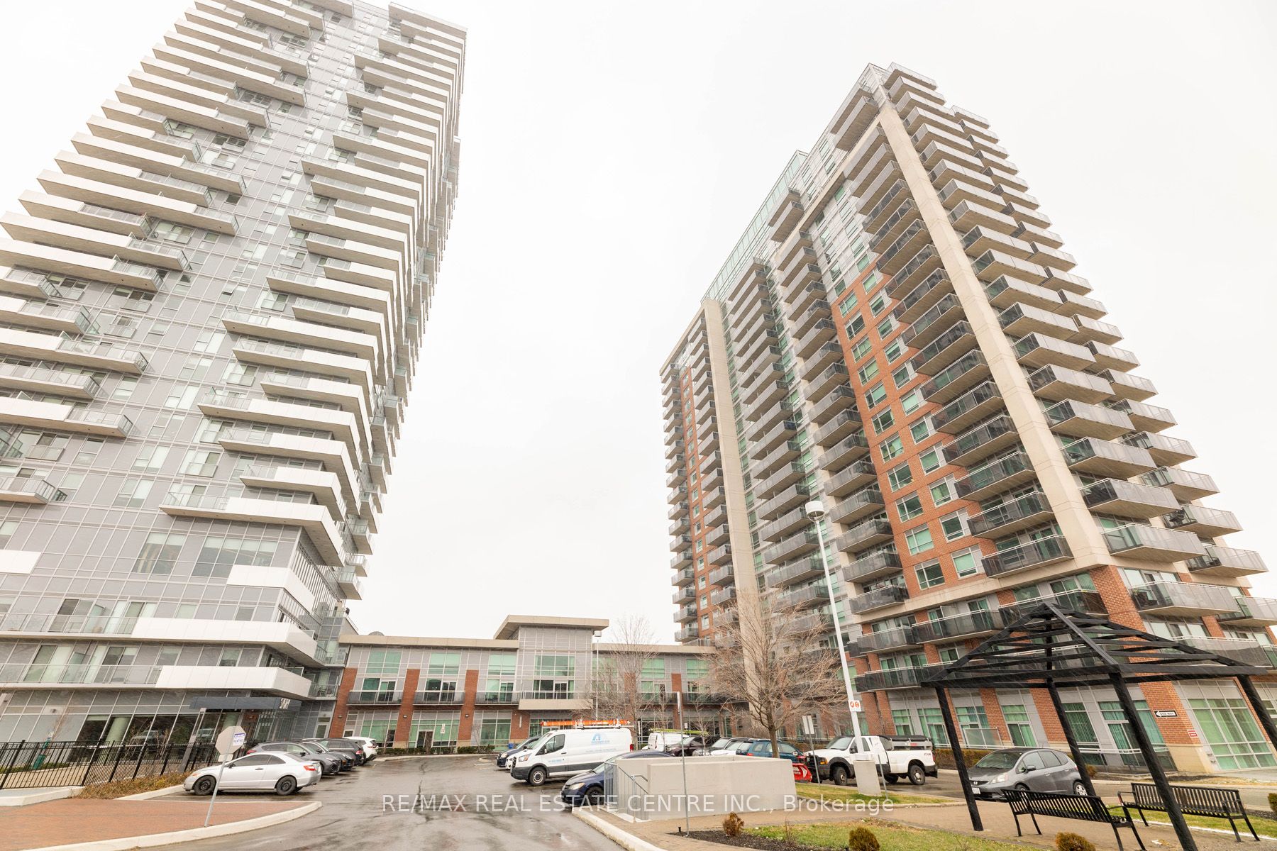 215 Queen St E 9 Property Photo
