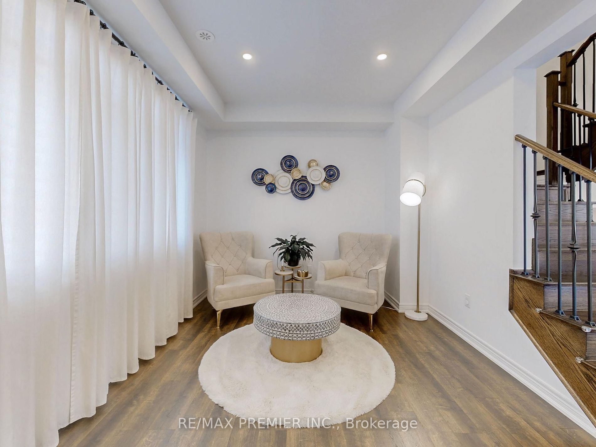 539 Dundas St E Property Photo 4