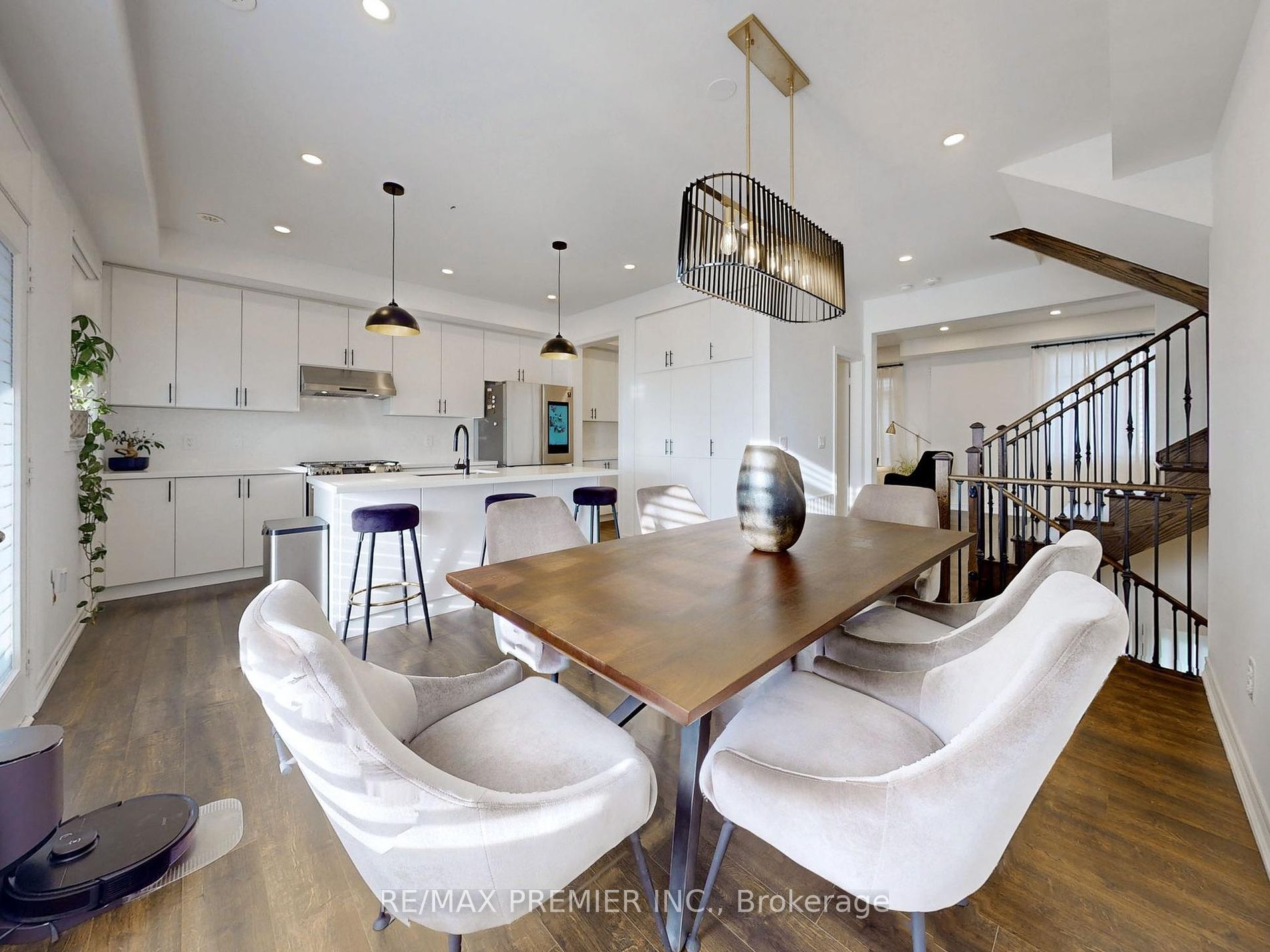 539 Dundas St E Property Photo 11