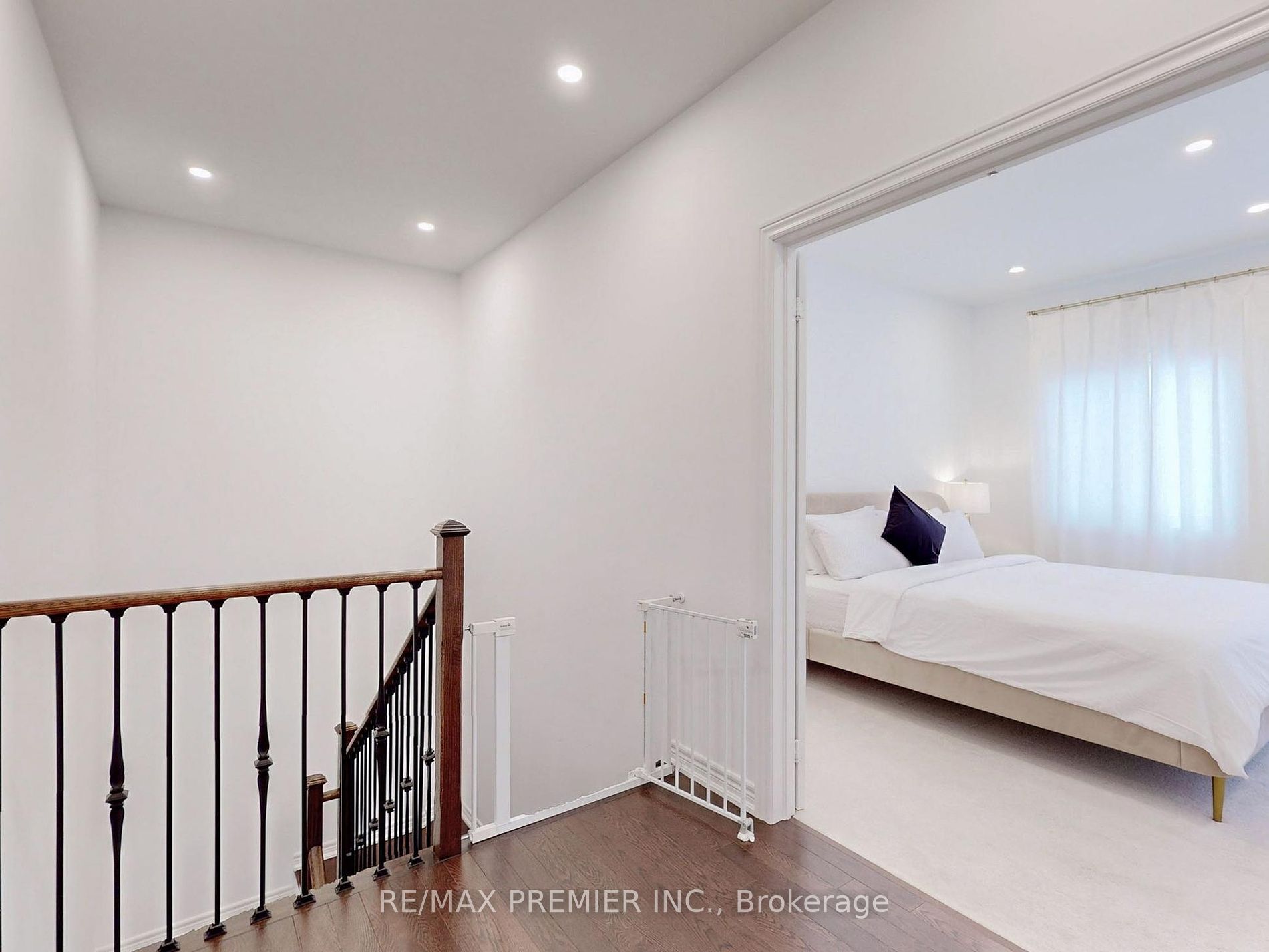 539 Dundas St E Property Photo 14