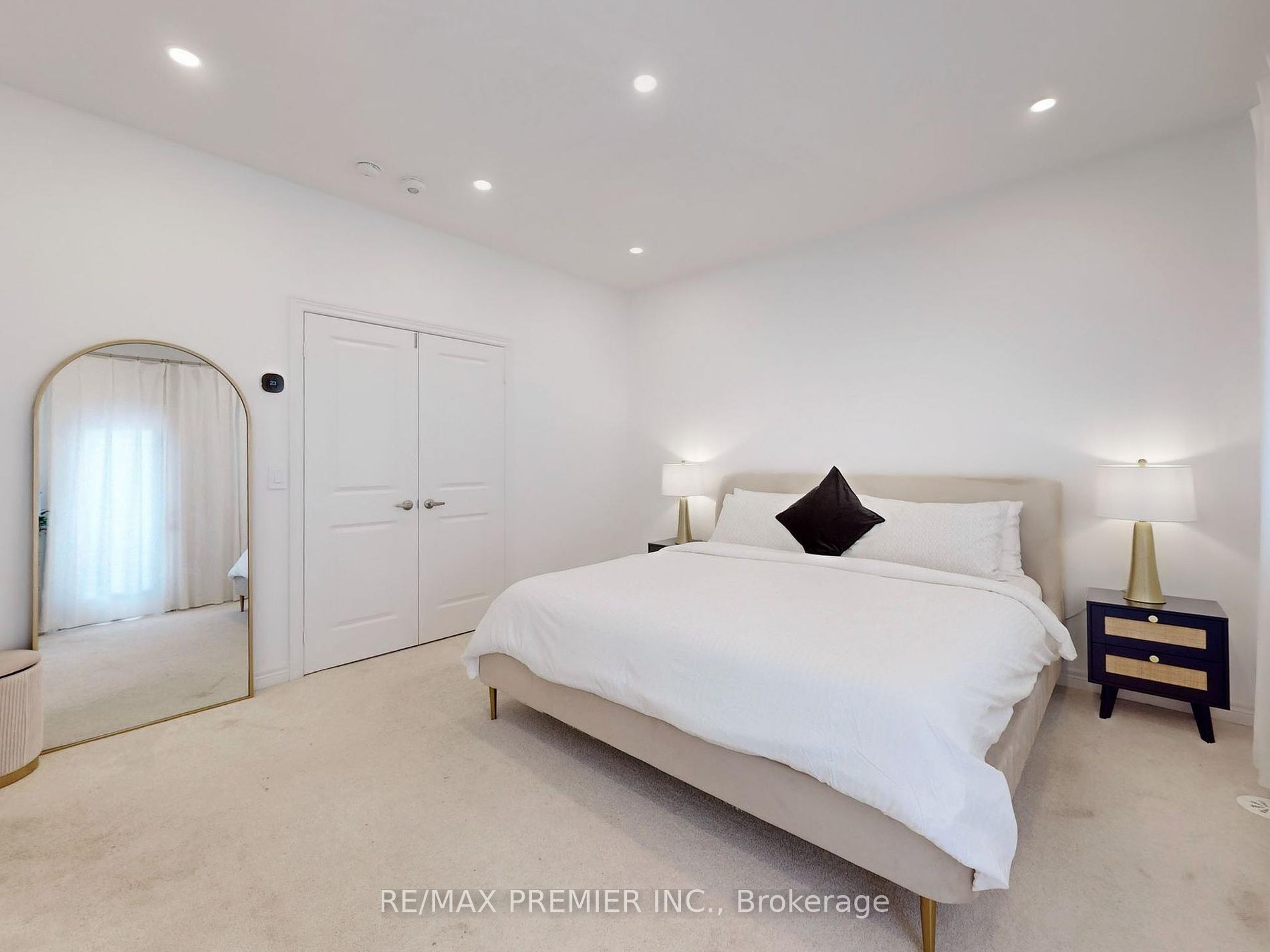 539 Dundas St E Property Photo 15