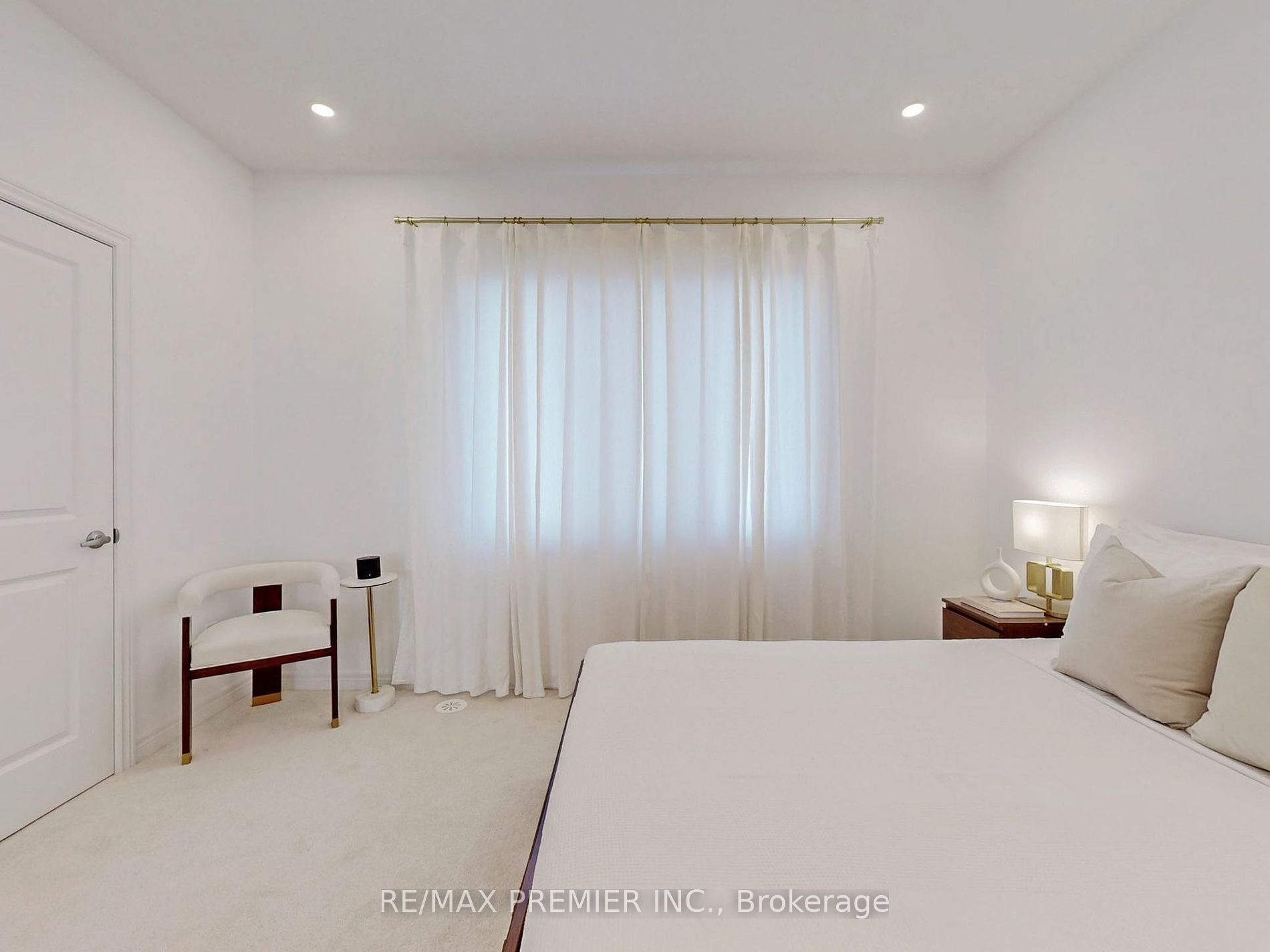 539 Dundas St E Property Photo 20