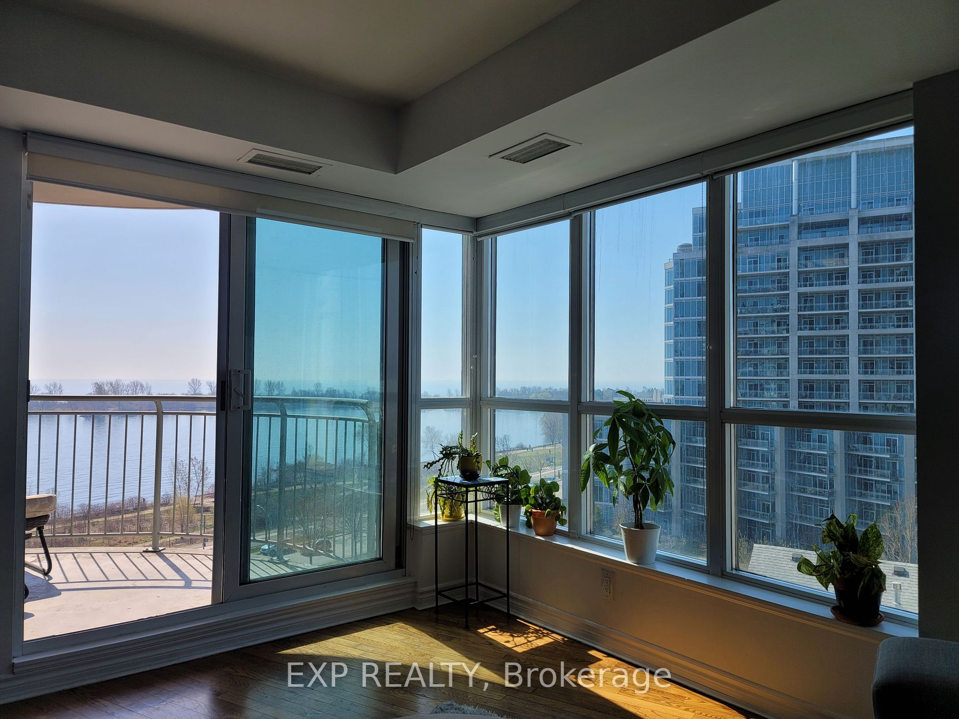 2111 Lake Shore Blvd W 10 Property Photo 2