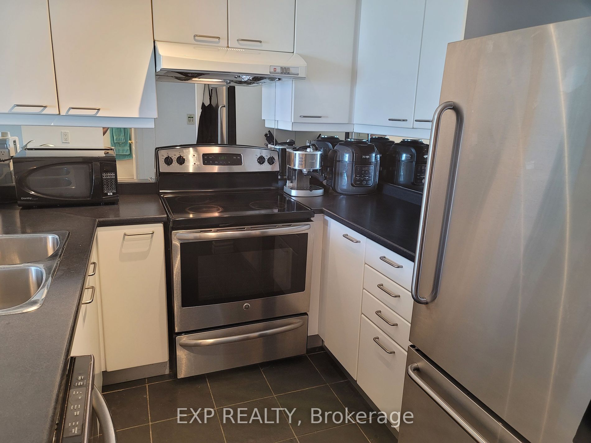 2111 Lake Shore Blvd W 10 Property Photo 11