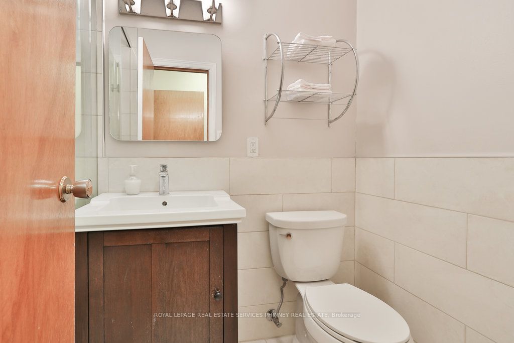 3285 Homark Dr Property Photo 17