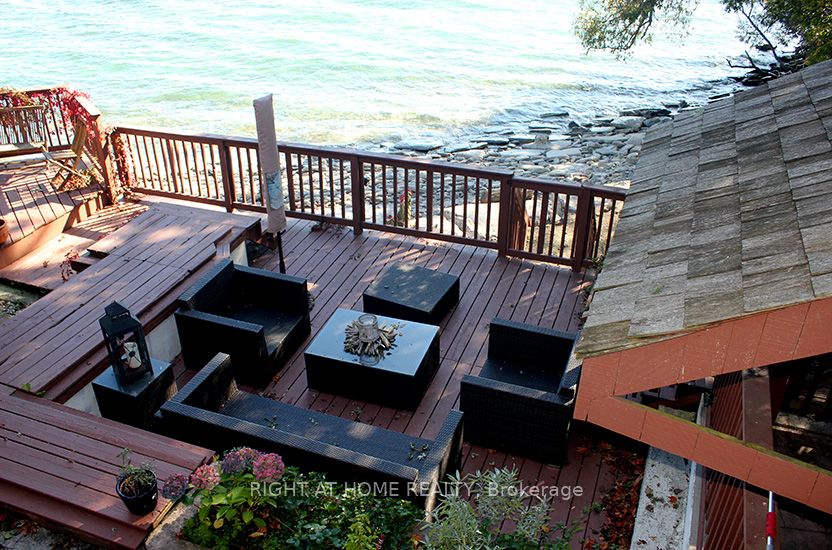 1 Sussex Dr Property Photo 6
