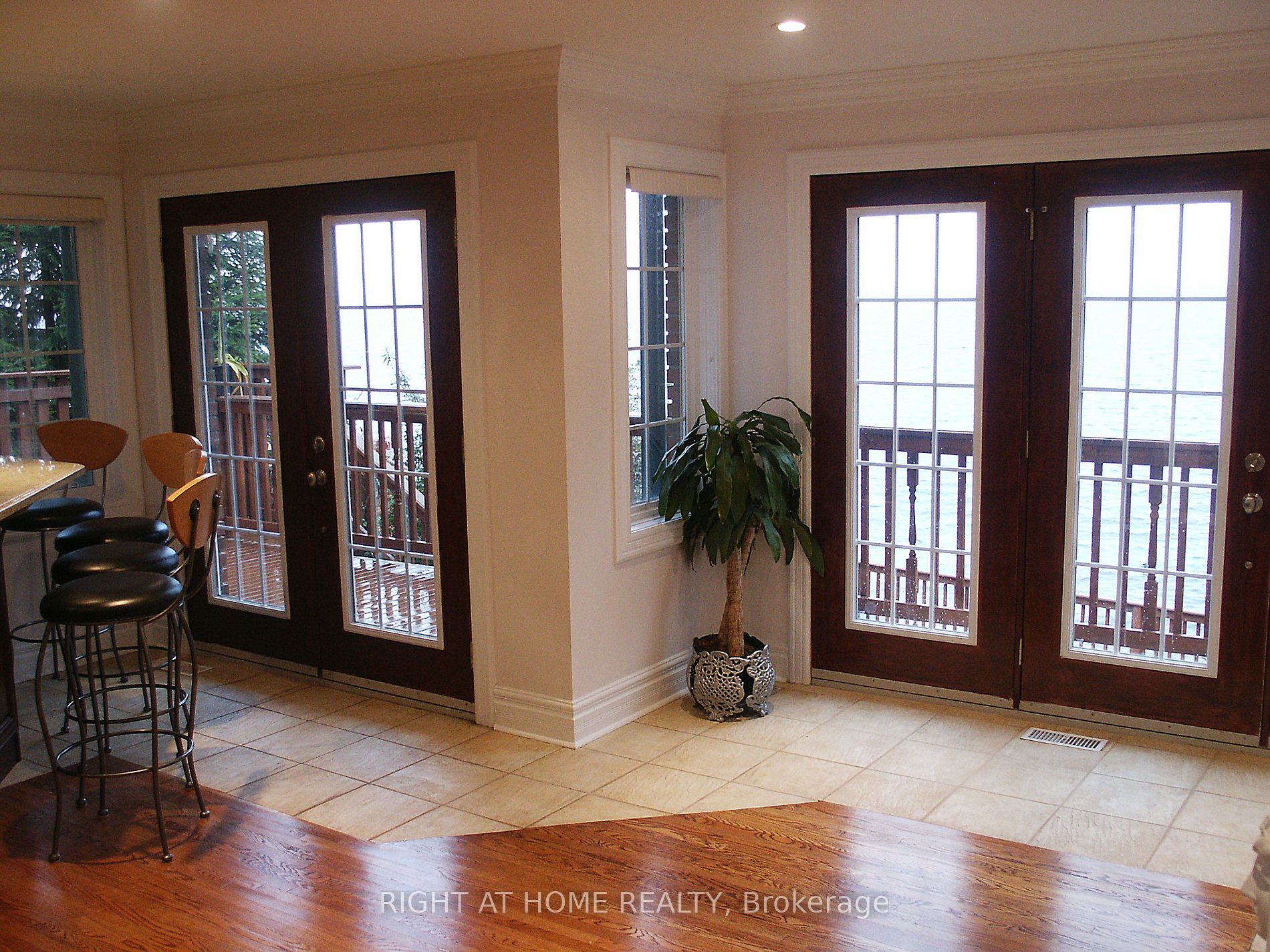 1 Sussex Dr Property Photo 11