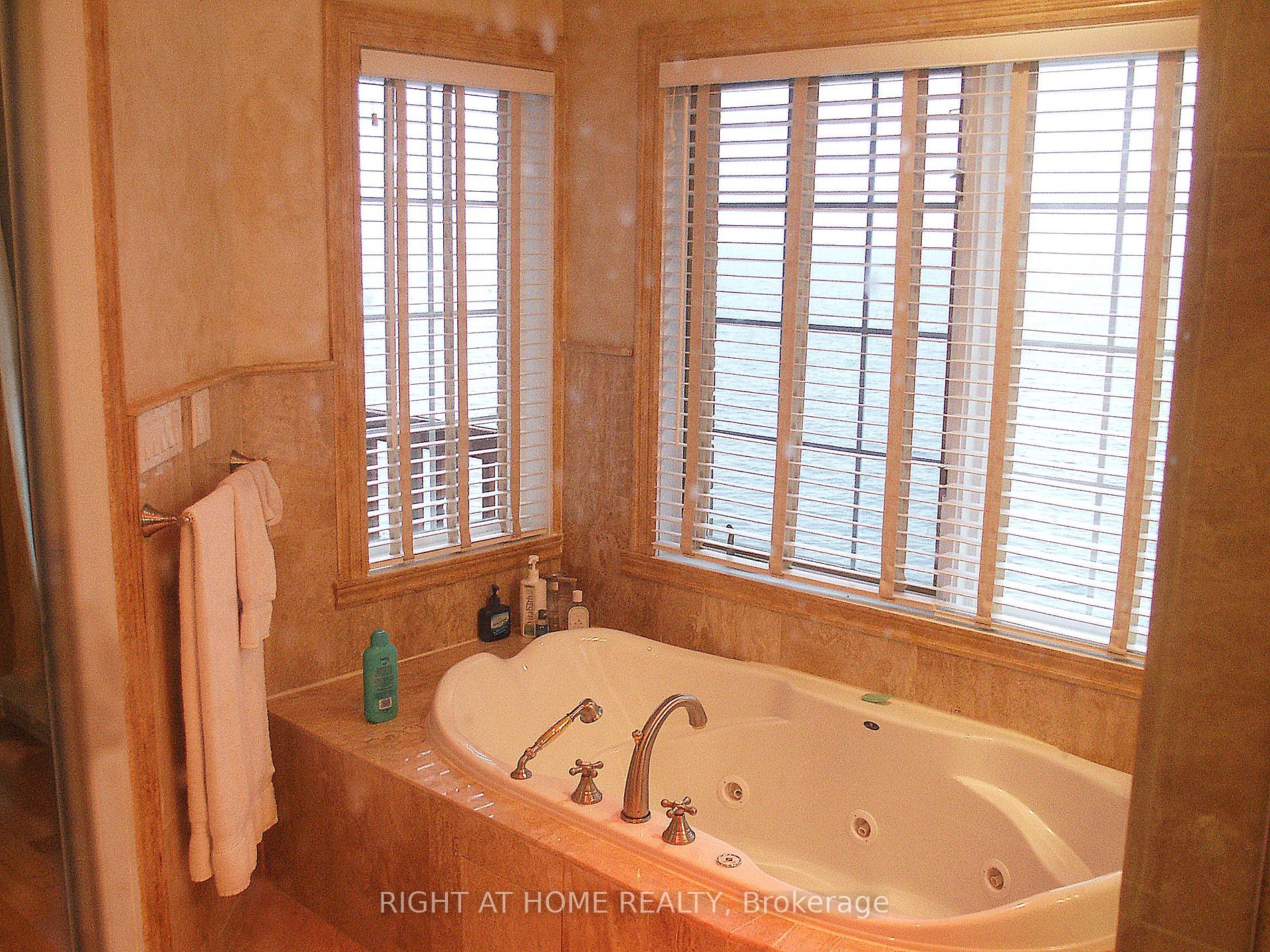 1 Sussex Dr Property Photo 19